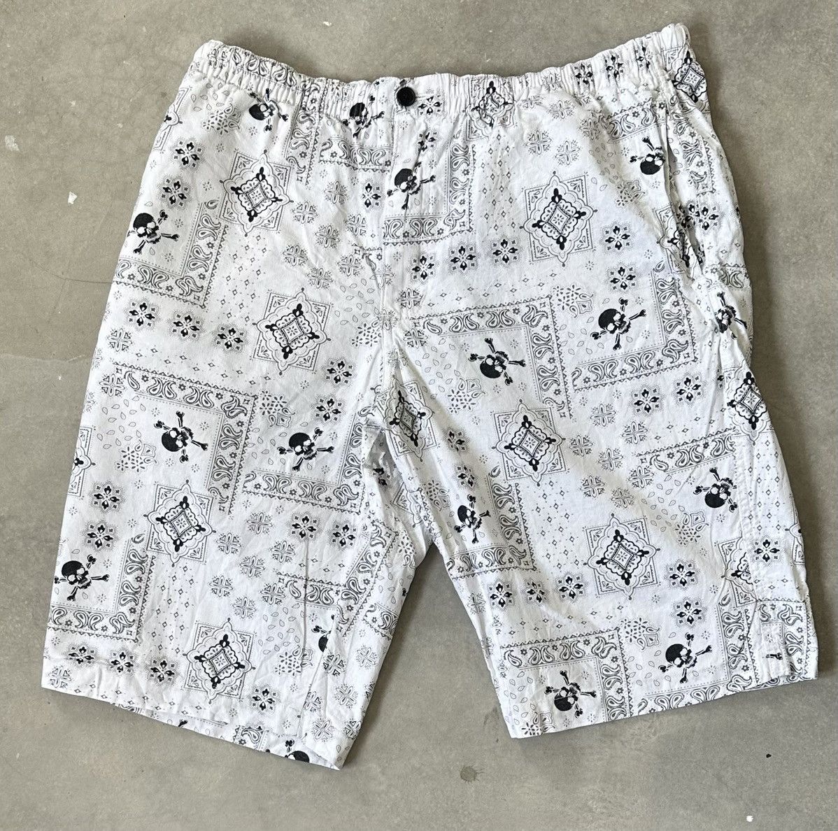 Vintage VINTAGE BANDANA SKULL SHORT PANT Size US 40 / EU 56 - 1 Thumbnail
