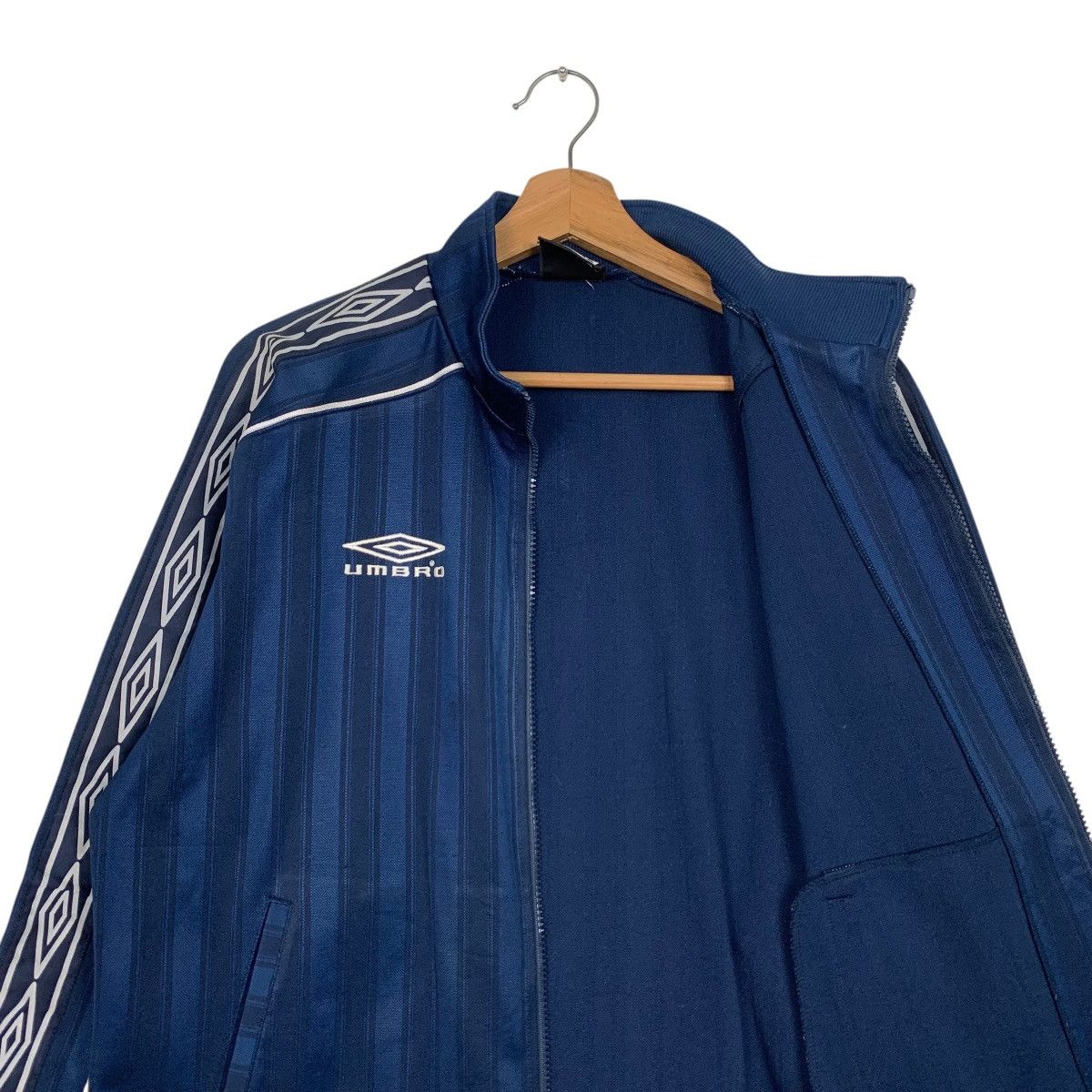Umbro Vintage 90’s UMBRO Side Tape Striped Jacket #2799-C126 Size US S / EU 44-46 / 1 - 10 Thumbnail