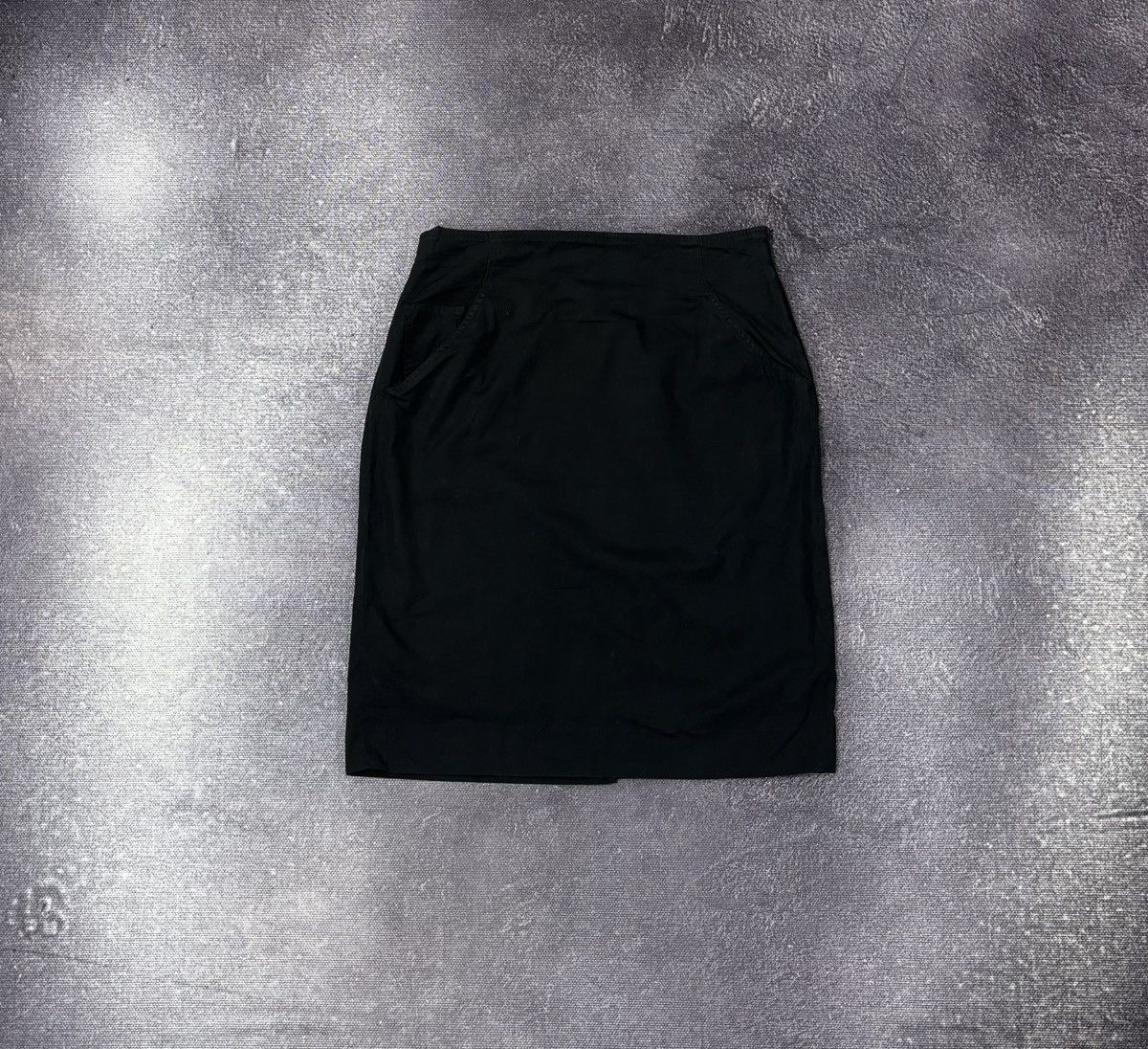 Max Mara Vintage Max Mara Women’s Black Luxury Straight Midi Skirt Size 30" / US 8 / IT 44 - 1 Thumbnail