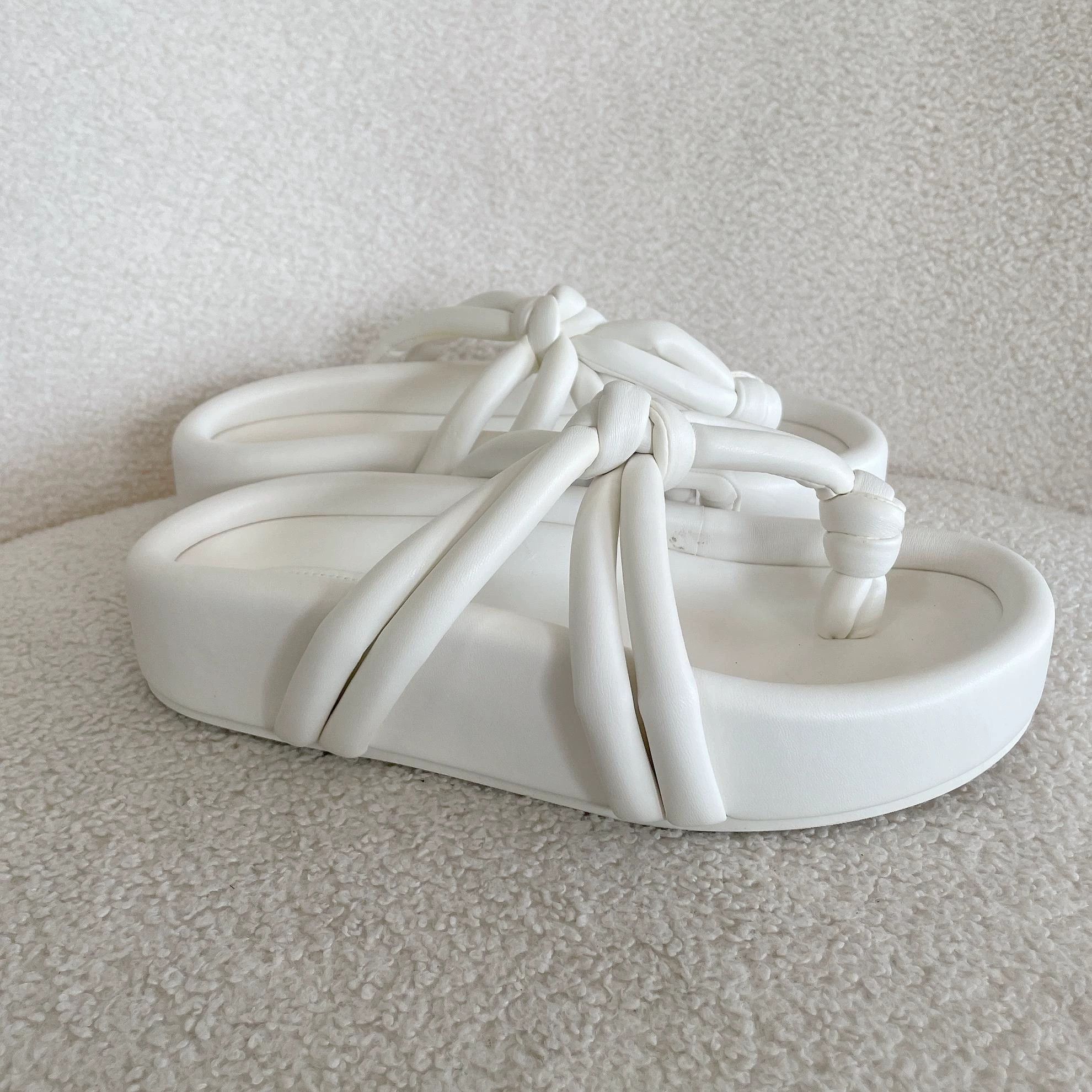 Maison Margiela MM6 Maison Margiela White Lambskin Flip Flops 39 Size US 9 / IT 39 - 4 Thumbnail
