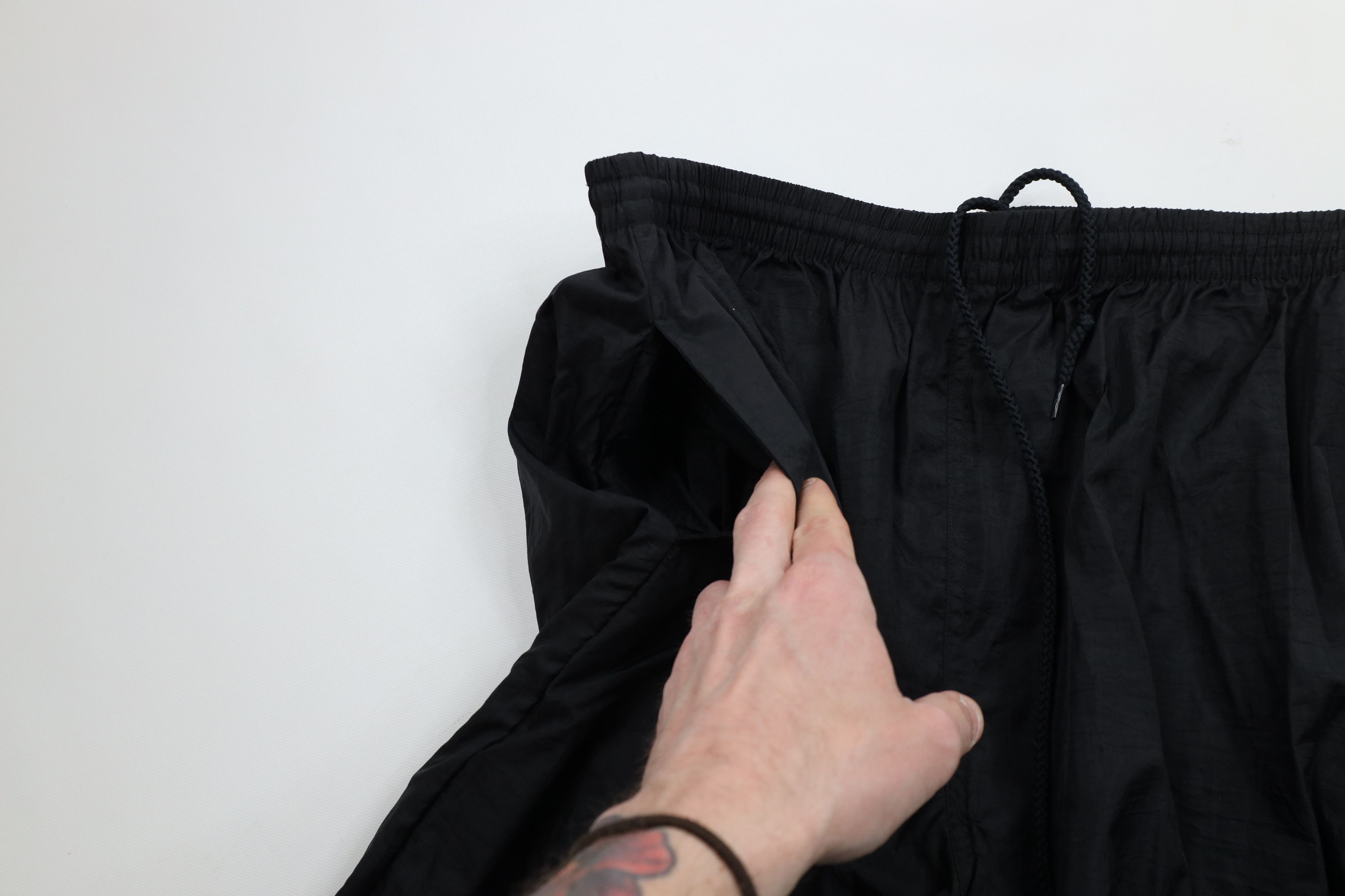 Vintage Vintage 90s Streetwear Nylon Windbreaker Joggers Pants Black Size US 36 / EU 52 - 7 Thumbnail