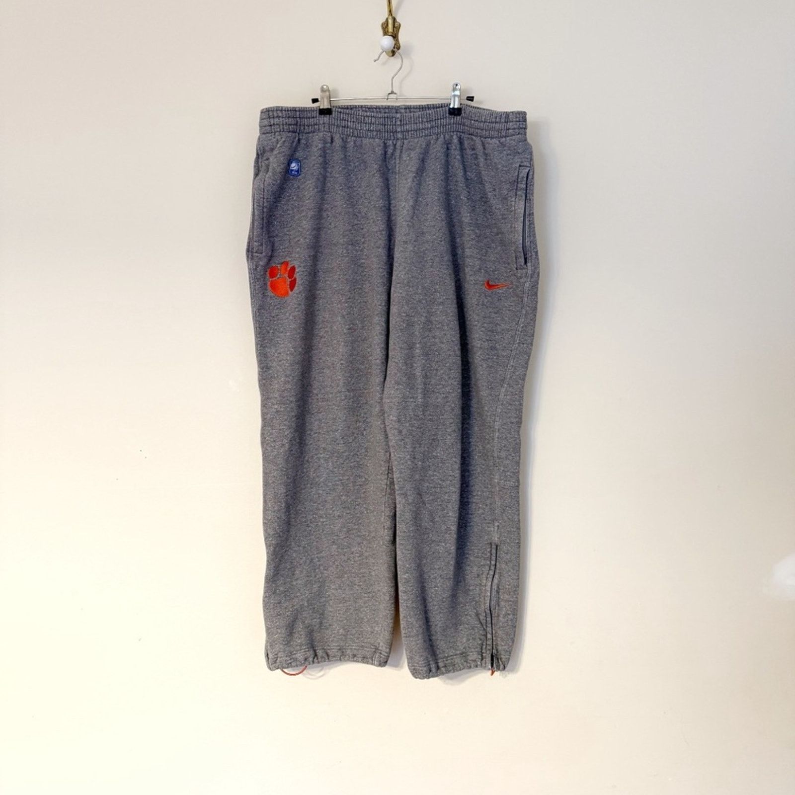 Nike Nike Clemson NCAA Basketball Joggers in Heather Gray Size US 40 / EU 56 - 1 Thumbnail