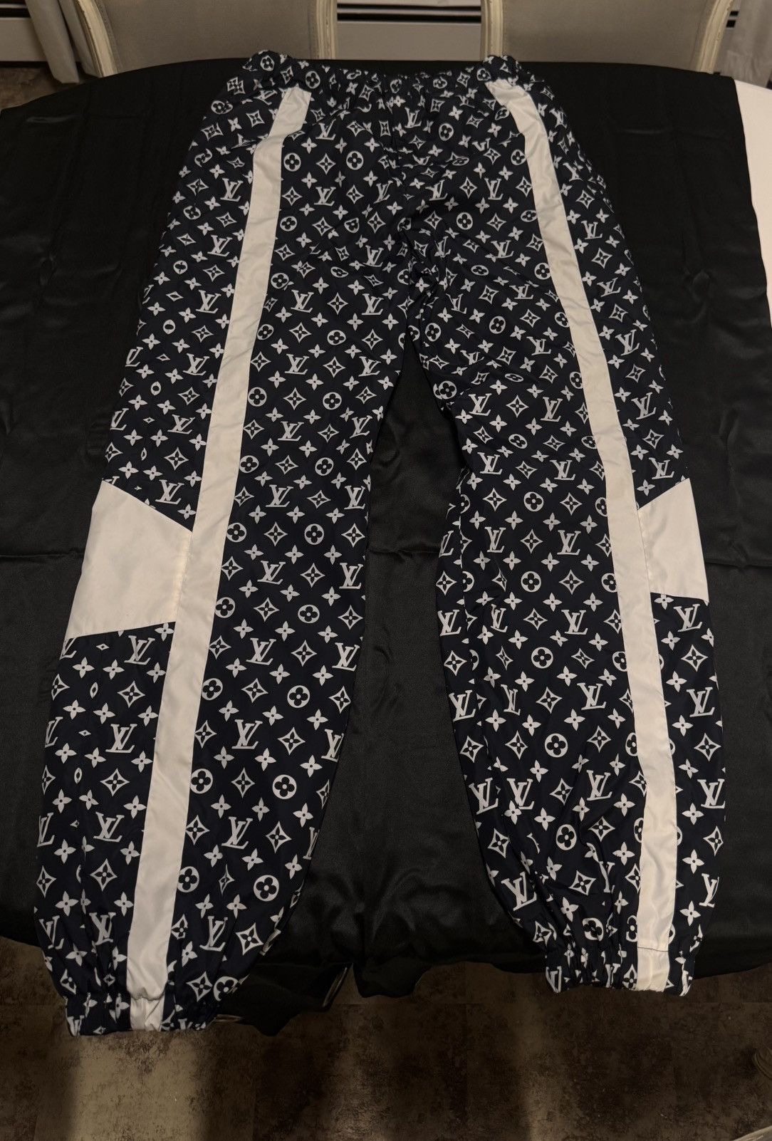 Louis Vuitton Louis Vuitton Monogram Print Pants Size US 34 / EU 50 - 1 Thumbnail