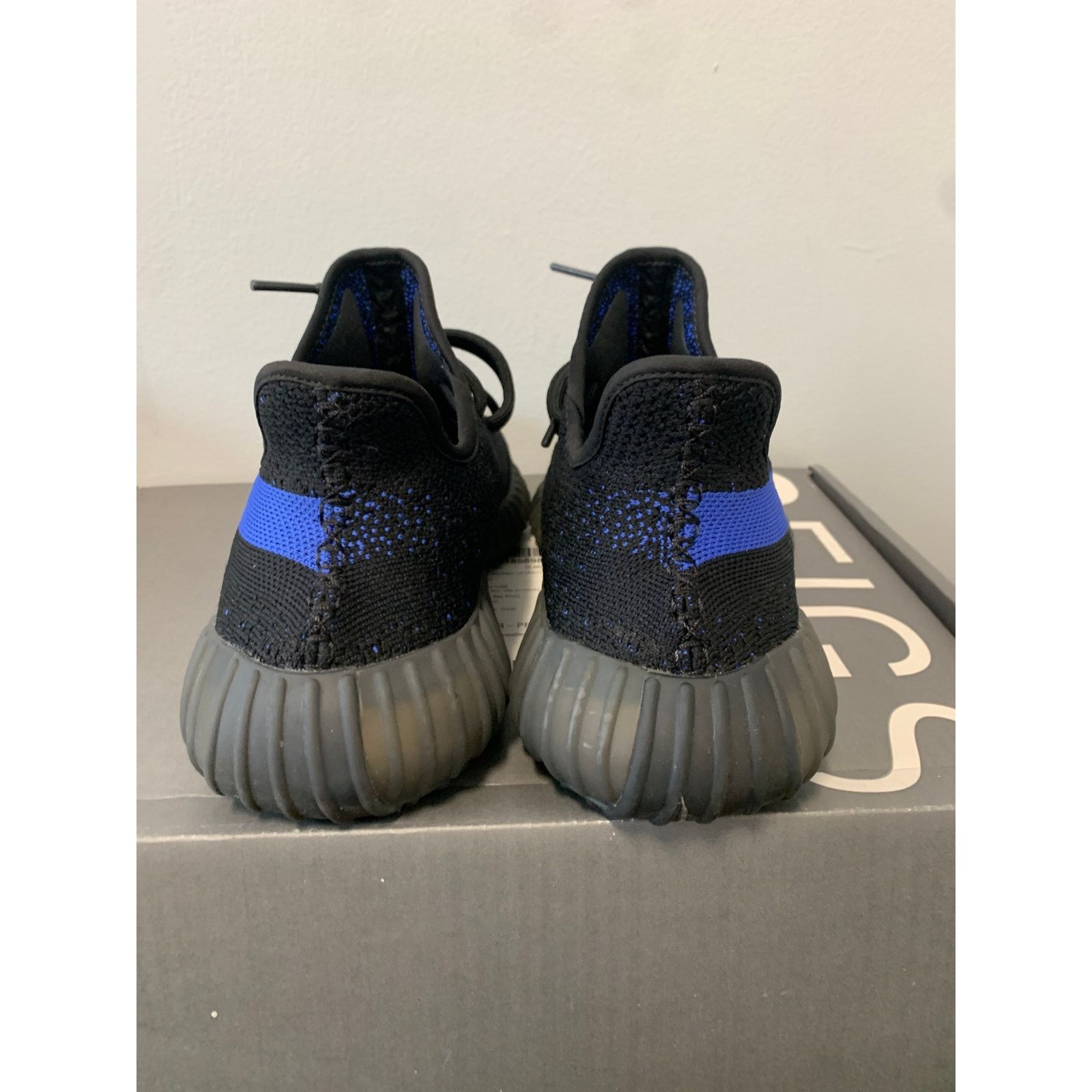 Adidas adidas Yeezy Boost 350 V2 Dazzling Blue Size 11.5 Used Size US 11.5 / EU 44-45 - 3 Thumbnail