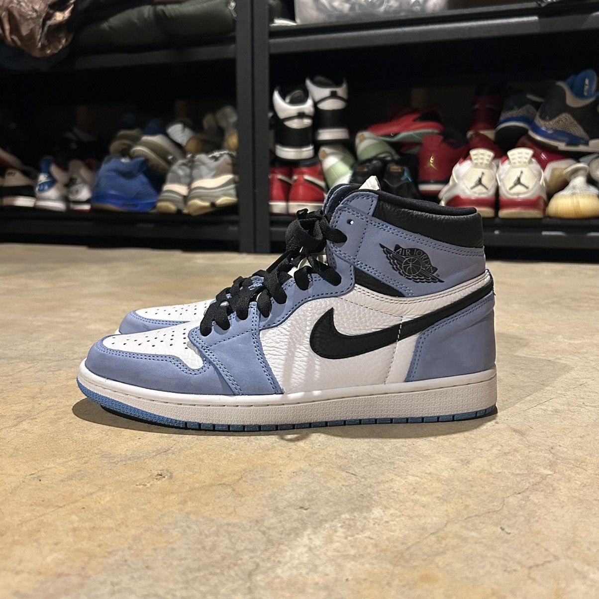 Jordan Brand × Nike Air Jordan 1 Retro High OG University Blue 2021 US 8.5 Size US 8.5 / EU 41-42 - 2 Thumbnail
