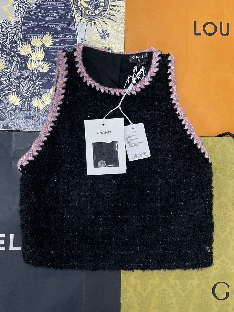 chanel Pink rolled-edged black tweed vest