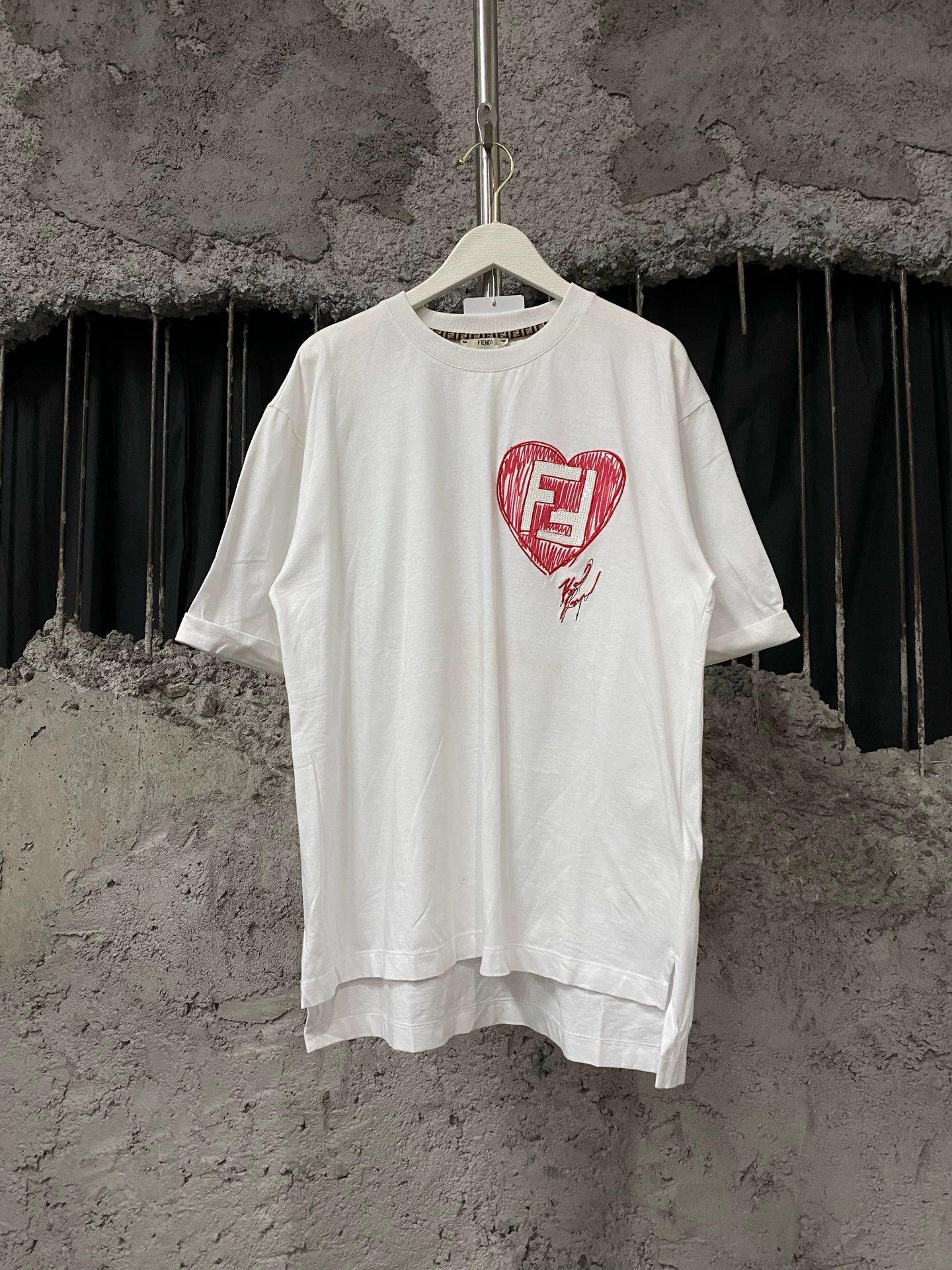 Fendi Fendi Heart Short Sleeve M 99 New Size M / US 6-8 / IT 42-44 - 1 Thumbnail