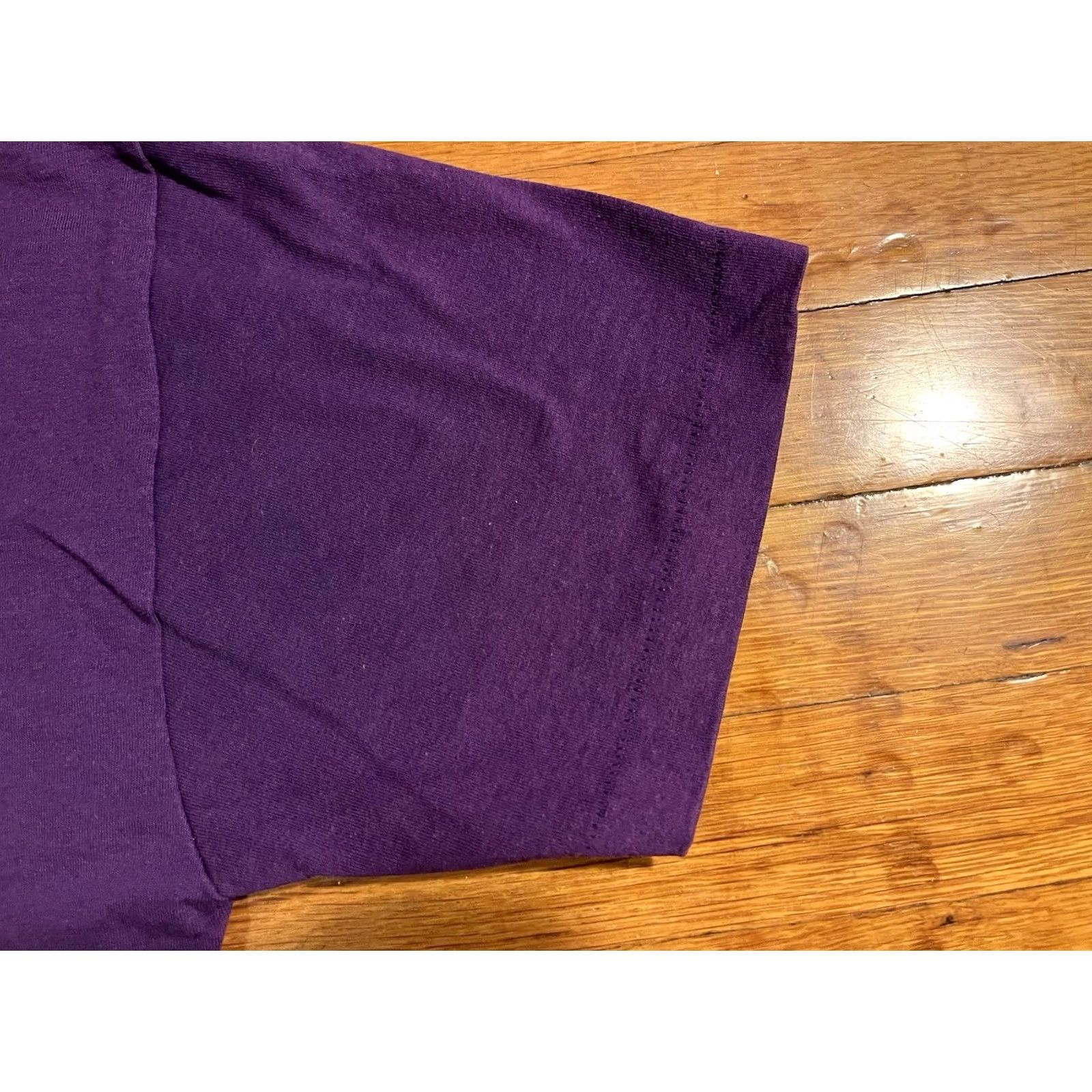 Fruit Of The Loom VINTAGE Dog Hair Everywhere Shirt Men’s L Purple Fruit Of The Loom Best 90s Logo Graphic Print T-Shirt Size US L / EU 52-54 / 3 - 5 Thumbnail