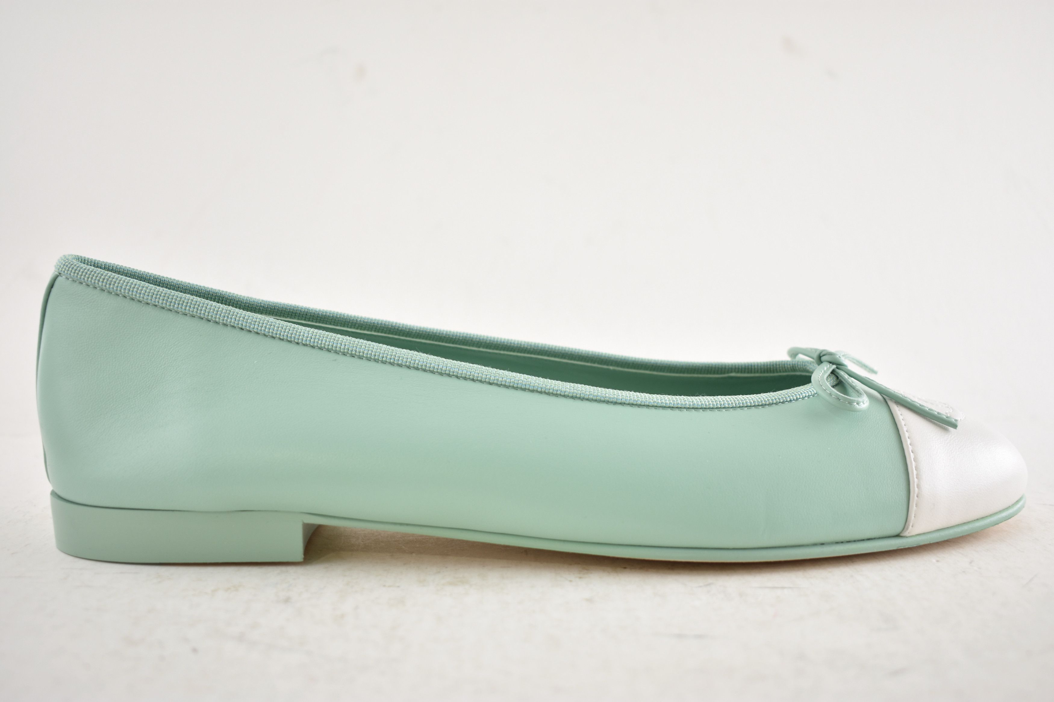 Chanel 26S Mint White Leather CC Logo Ballet Ballerina Flat 38 Size US 8 / IT 38 - 2 Thumbnail