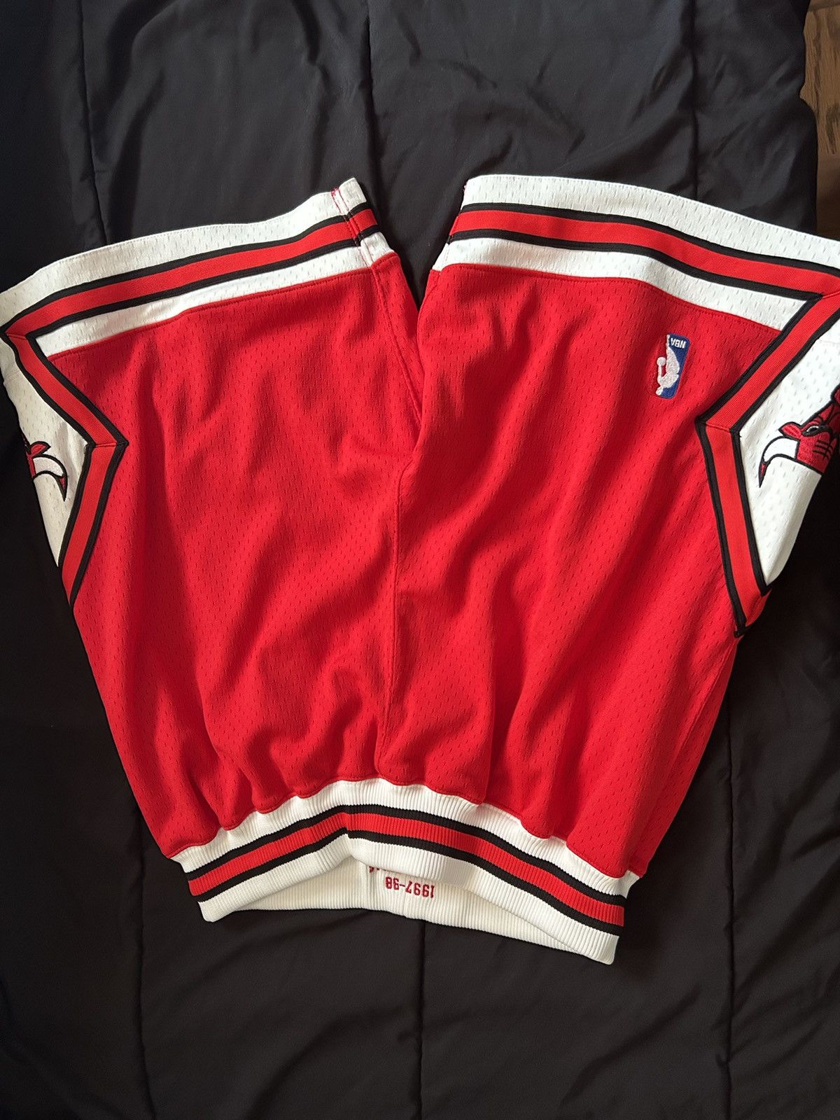 Mitchell & Ness Authentic Mitchell&ness Chicago Bulls 97-98 shorts Size US 40 / EU 56 - 1 Thumbnail