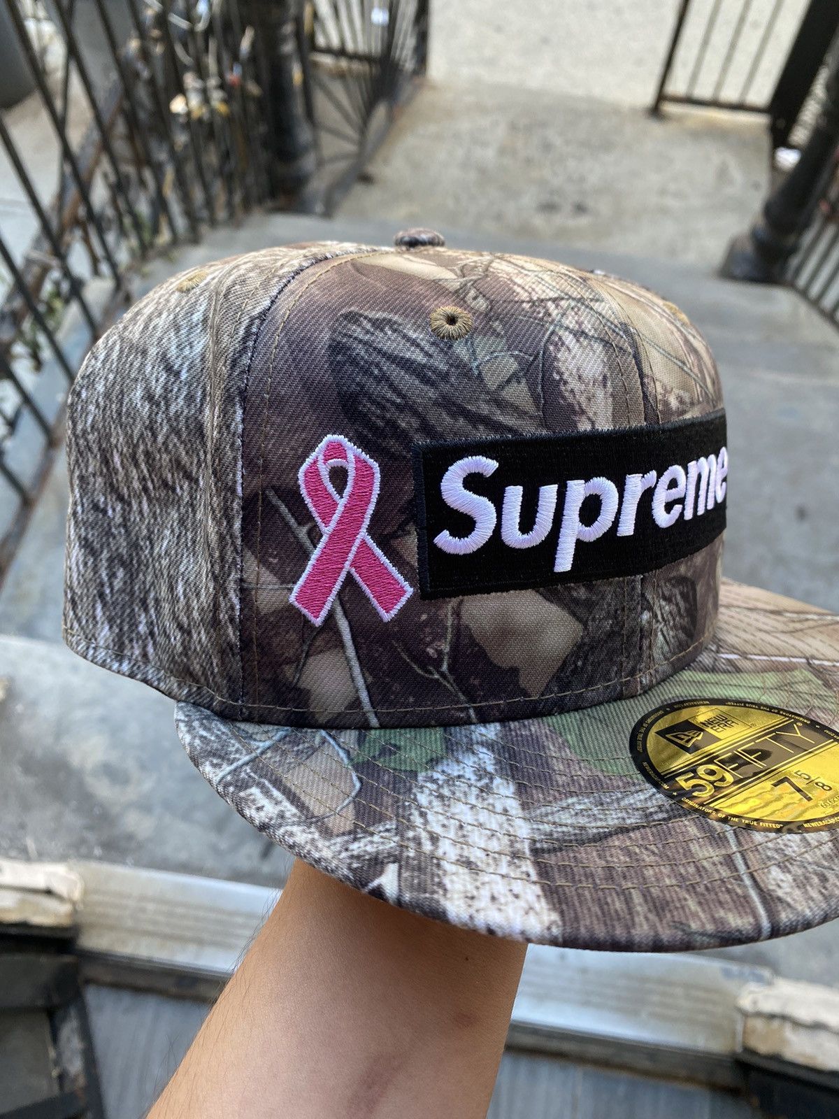 Supreme Supreme New Era Breast Cancer Awareness Box Logo Fitted 75/8 Size ONE SIZE - 2 Thumbnail