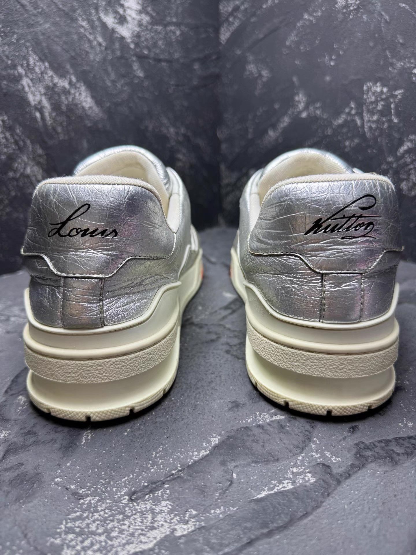 Louis Vuitton LV Trainer Silver Foil Sneakers Q10 Size US 10 / EU 43 - 7 Thumbnail