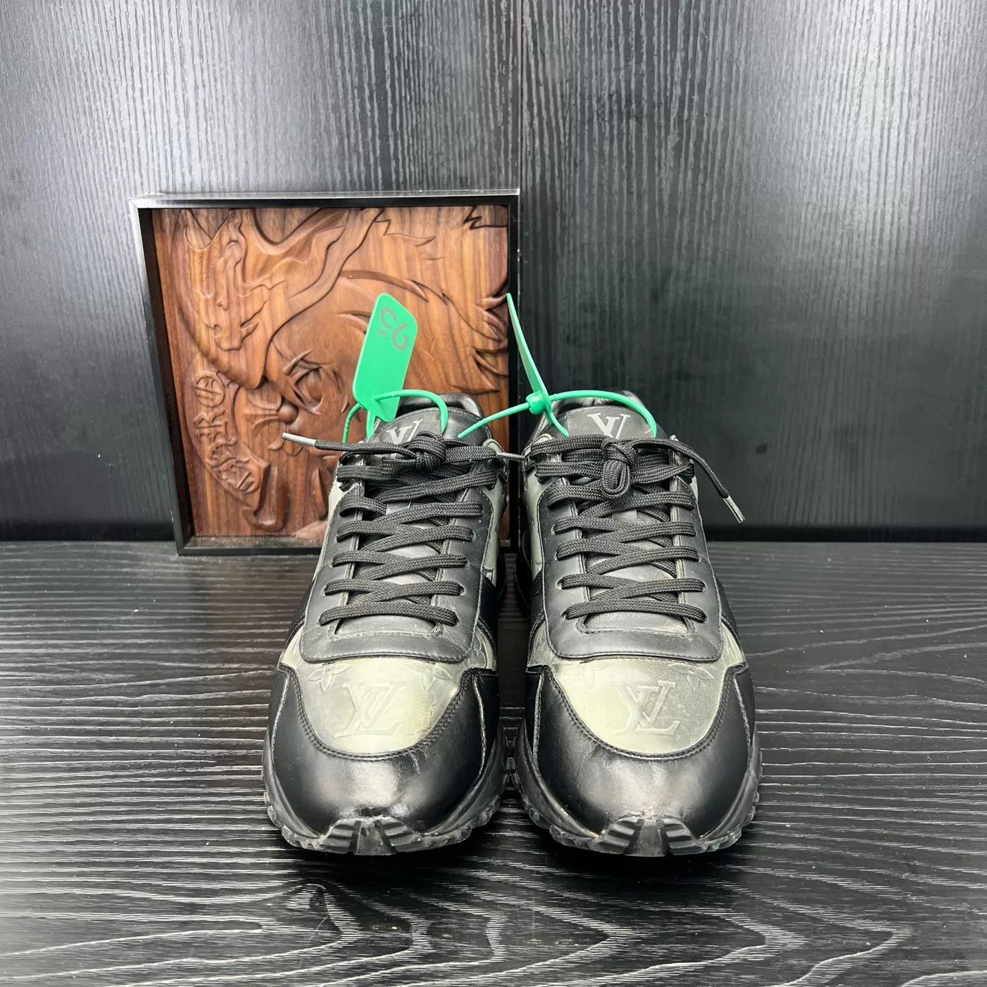 Louis Vuitton LV Run Away Black 7/41 (US/EU) Original Box Size US 8 / EU 41 - 2 Thumbnail