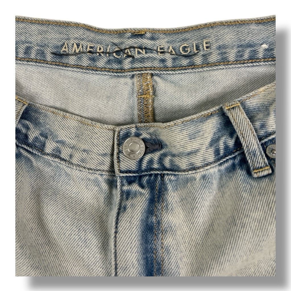 American Eagle Outfitters American Eagle Distressed Denim Jean Mom Shorts Size 16 Size 38" / US 16 / IT 52 - 2 Thumbnail
