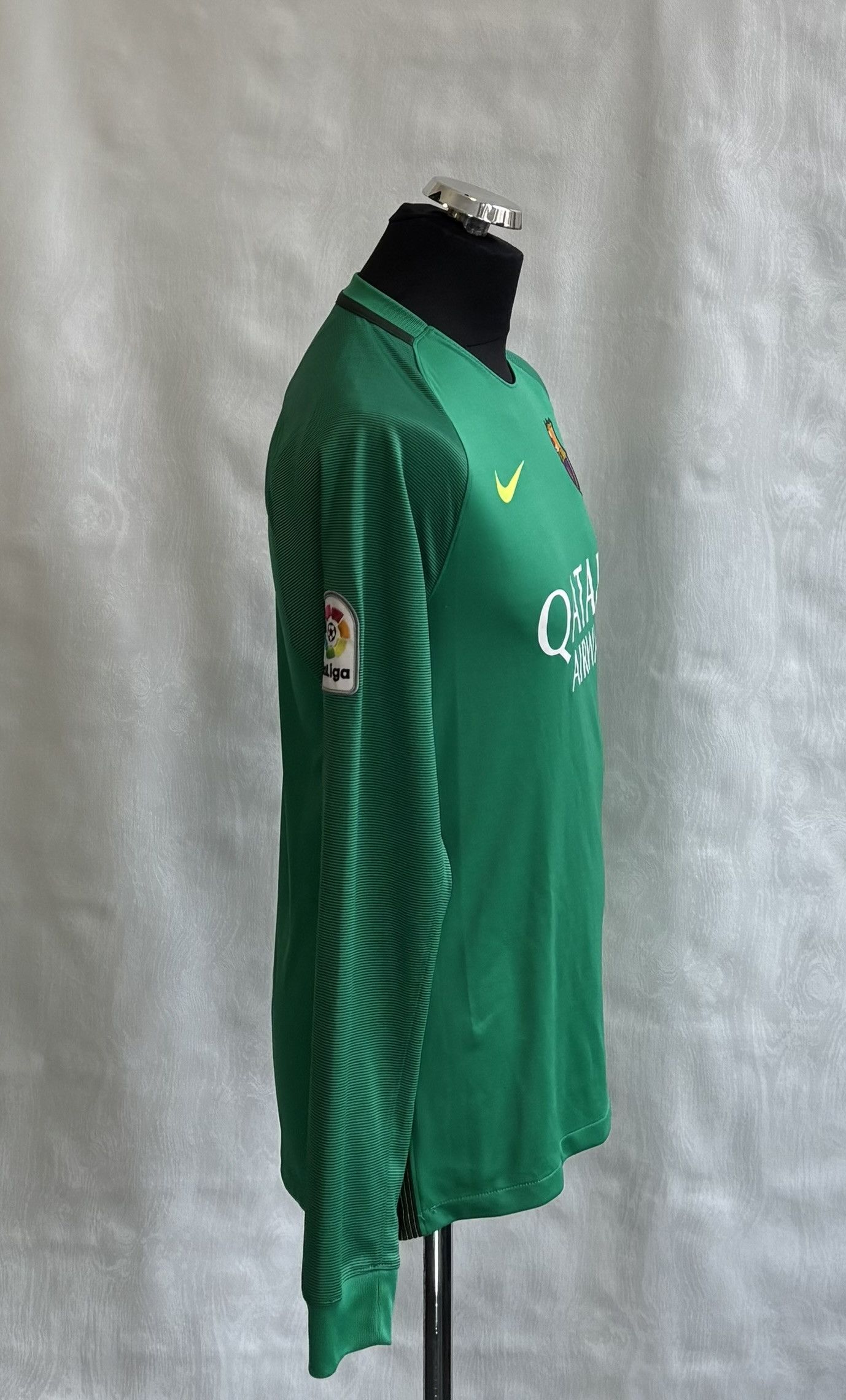 Nike FC Barcelona 2016/2017 Elias #1 Nike Goalkeeper Shirt Size S Size US S / EU 44-46 / 1 - 4 Thumbnail
