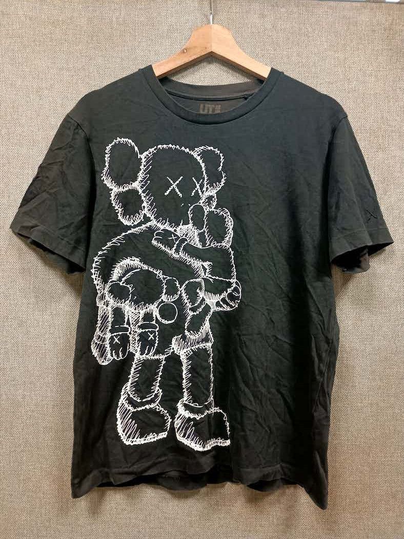 Kaws × Uniqlo t shirt kaws x uniqlo very rare Size US M / EU 48-50 / 2 - 1 Thumbnail