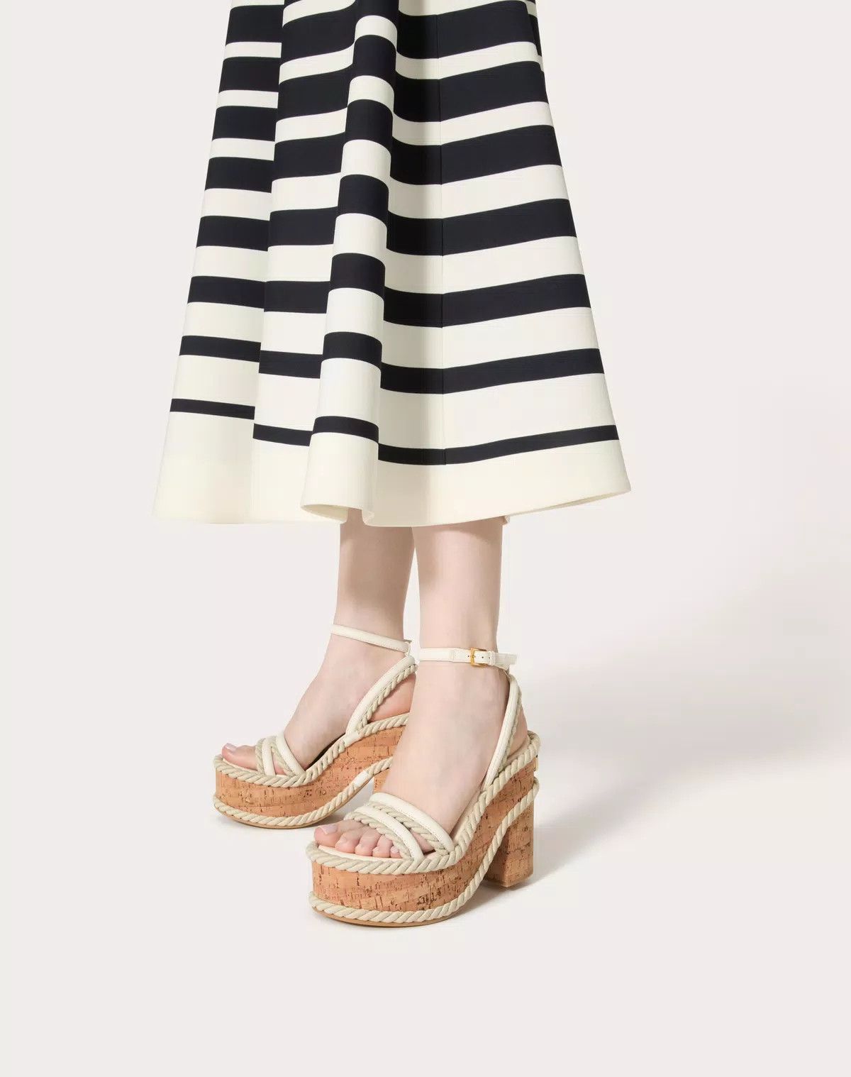 o1s1wg110625 Vlogo Summerblocks Wedge Sandal in White