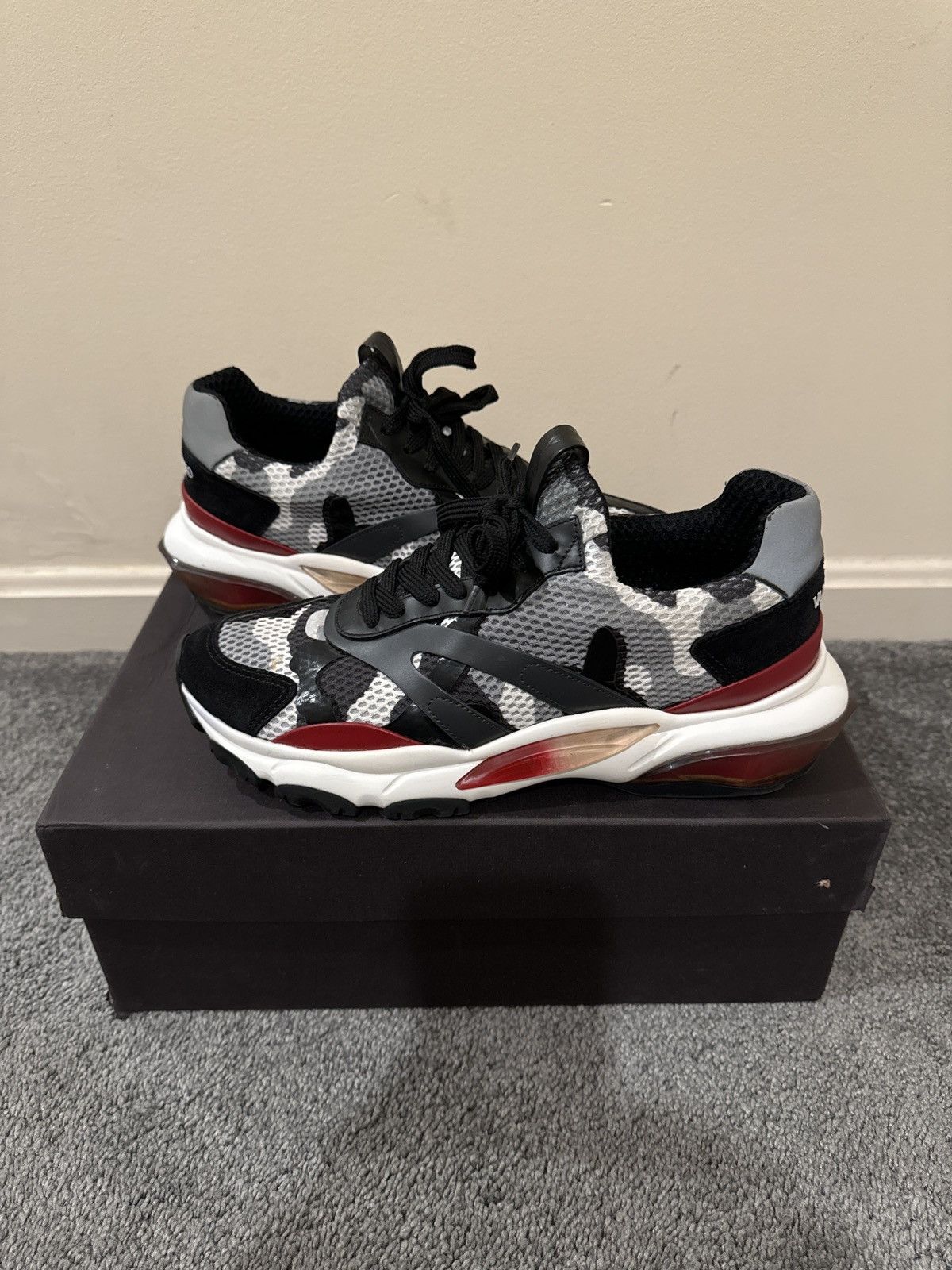 Valentino Valentino Bounce Sneakers Size US 8.5 / EU 41-42 - 1 Thumbnail