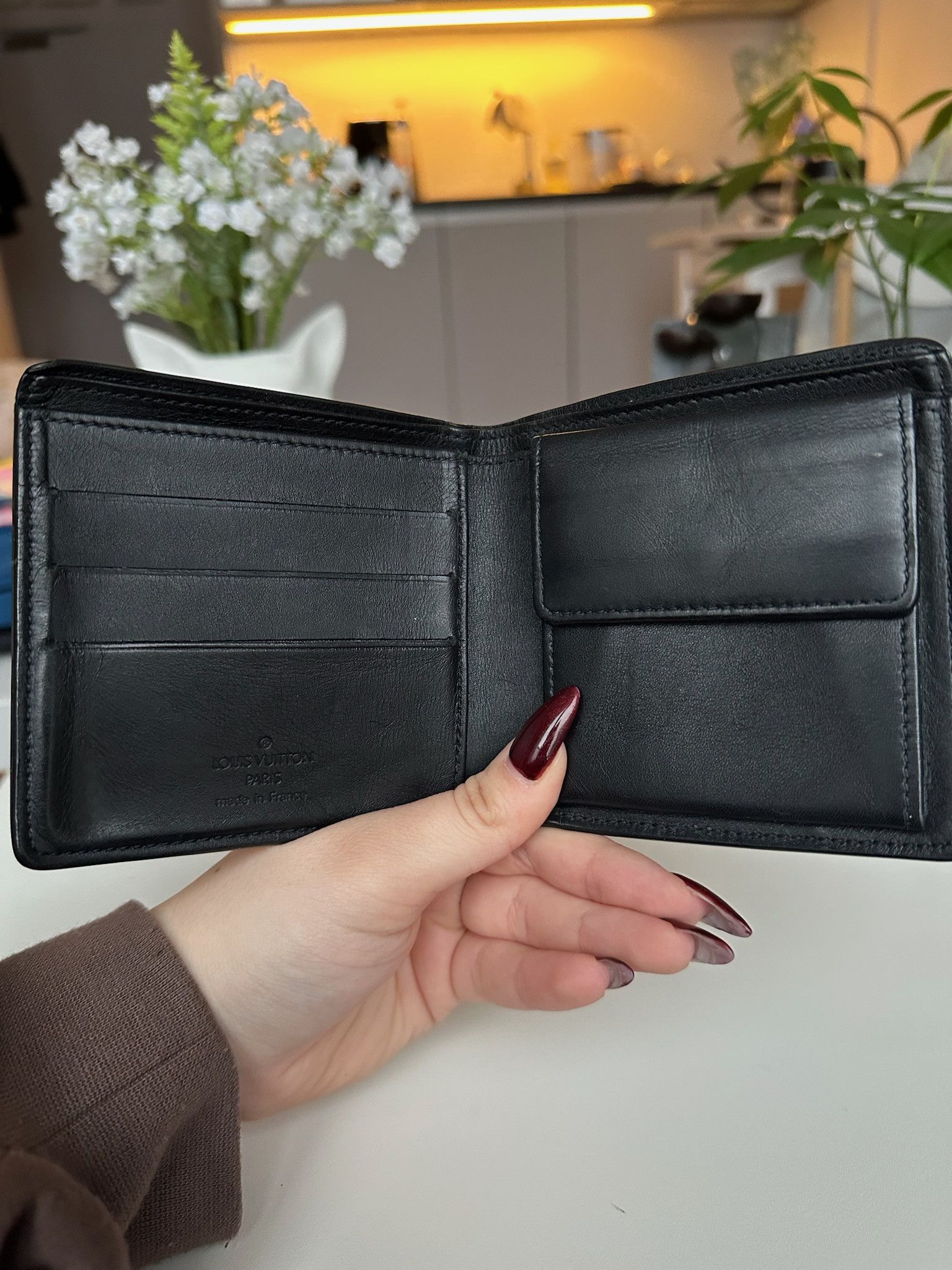 Louis Vuitton Authentic Louis Vuitton Wallet LV Logo Black Leather Size ONE SIZE - 7 Thumbnail