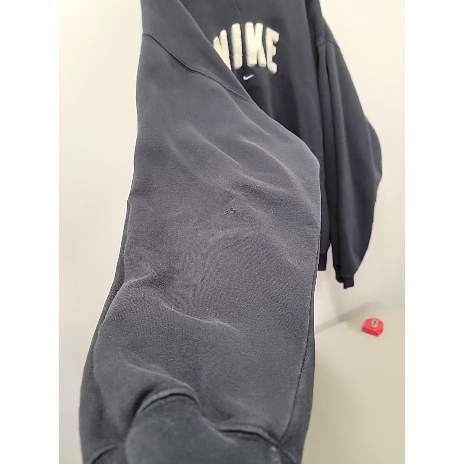 Nike VINTAGE Nike Hoodie Mens 2XL Black Logo Swoosh Big Spell Out Center Pullover Size US XXL / EU 58 / 5 - 4 Thumbnail