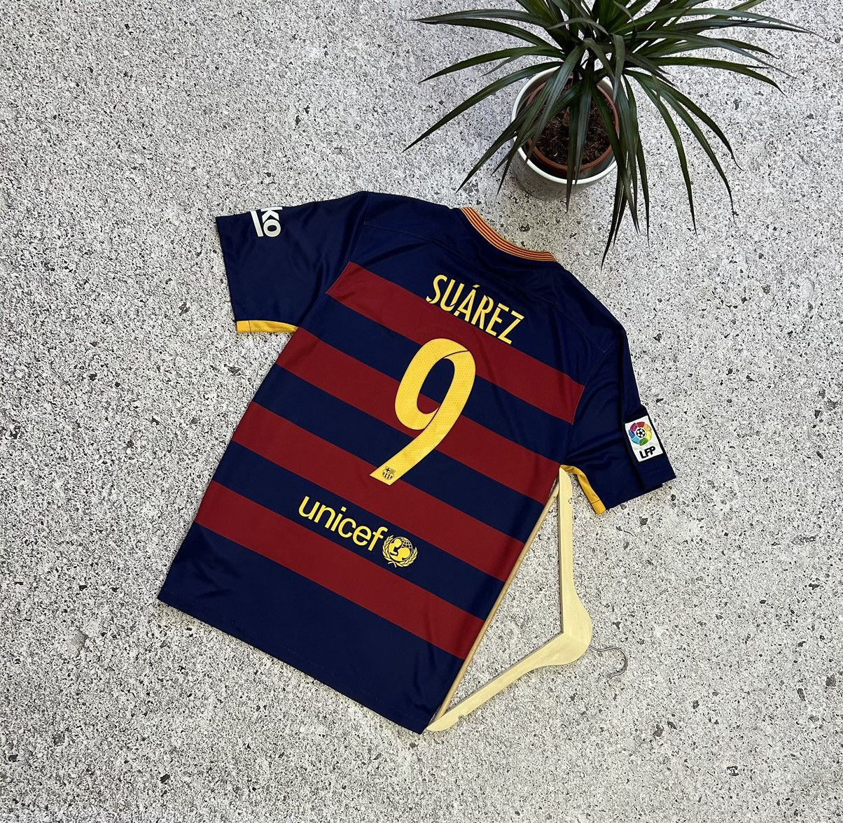Nike Rare Nike FC Barcelona Suarez 2015 2016 Home Soccer Jersey Size US L / EU 52-54 / 3 - 2 Thumbnail