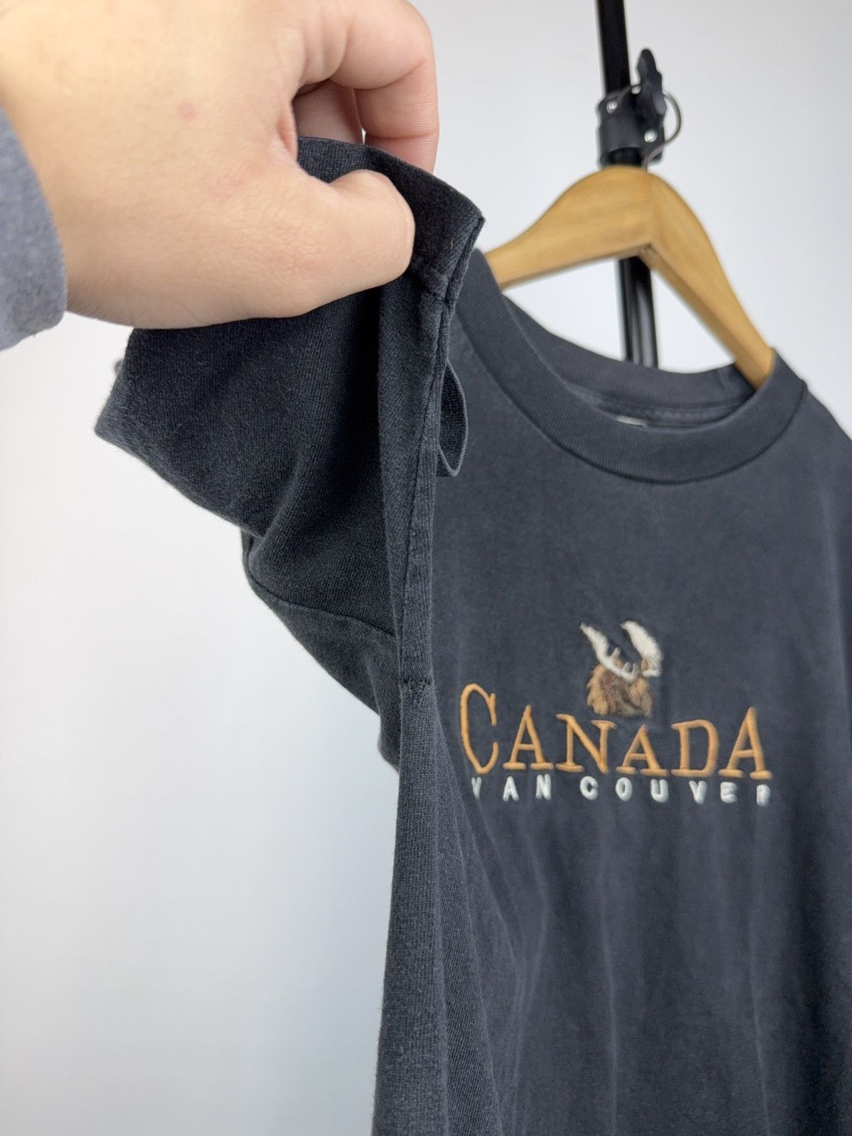 Vintage Vintage 90s Canada Vancouver Embroidered Moose Tee 🦌 Size US S / EU 44-46 / 1 - 4 Thumbnail