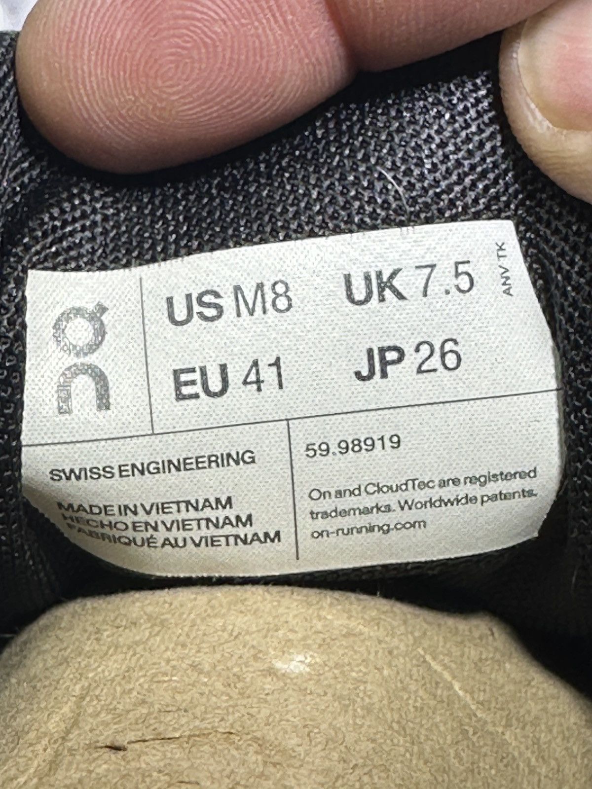 On PreOwned On Cloud 5 Black White Men's 8 Running Shoes Size US 8 / EU 41 - 7 Thumbnail