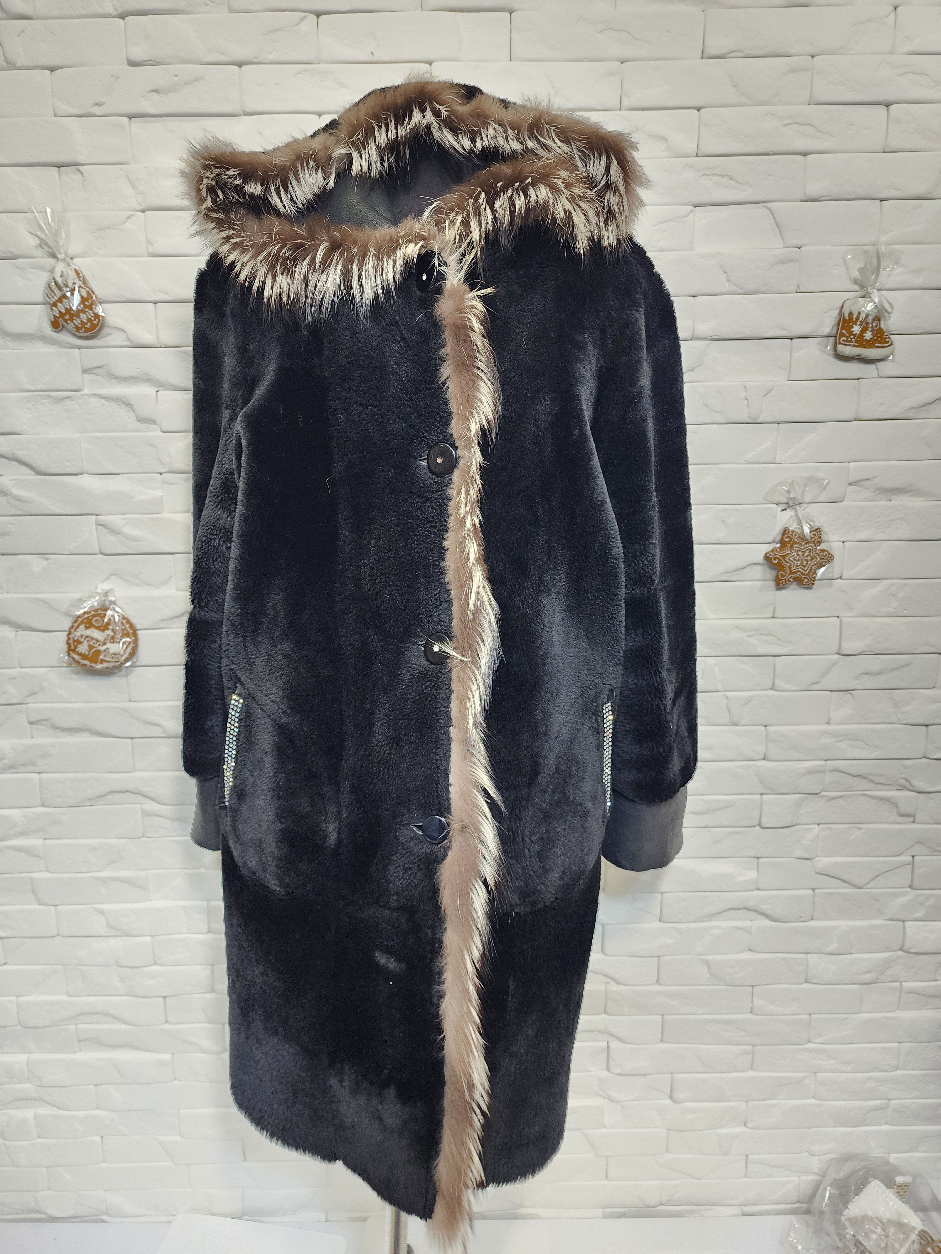 Uniqlo Reversible Black Sheepskin Coat: Fur Hood, Button Closure Size XXL / US 16-18 / IT 52-54 - 5 Thumbnail