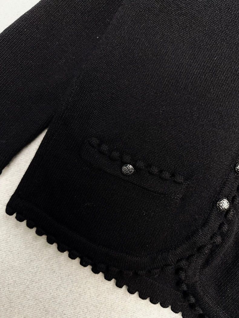 Chanel Chanel Black fake two-piece cashmere sweater Size XS / US 0-2 / IT 36-38 - 4 Thumbnail