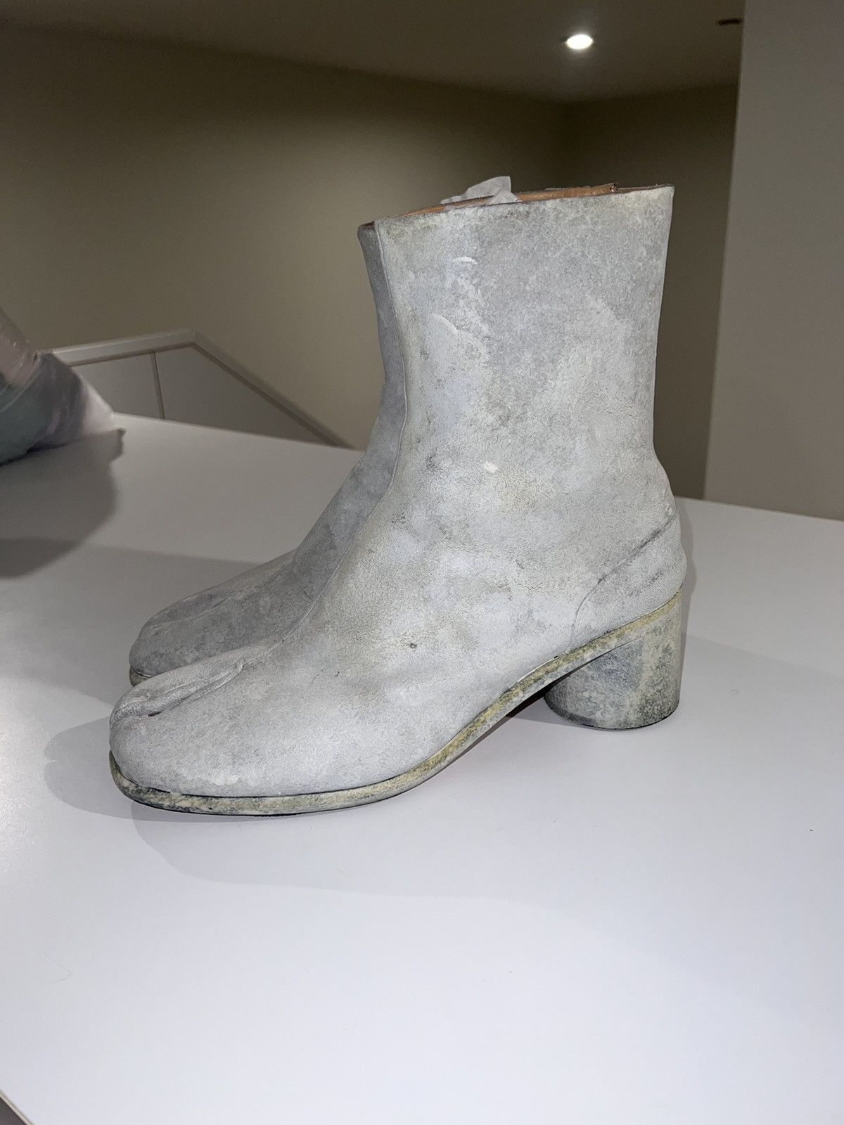 Maison Margiela Maison Margiela rare concrete painted tabi boots Size US 12 / EU 45 - 3 Thumbnail