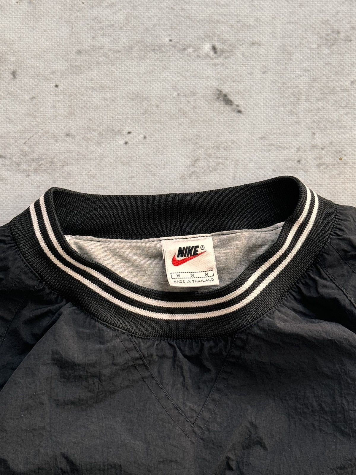 Nike × Vintage NIKE VINTAGE NYLON CENTER LOGO OVERSIZE BOXY SWEATSHIRT Size US M / EU 48-50 / 2 - 4 Thumbnail