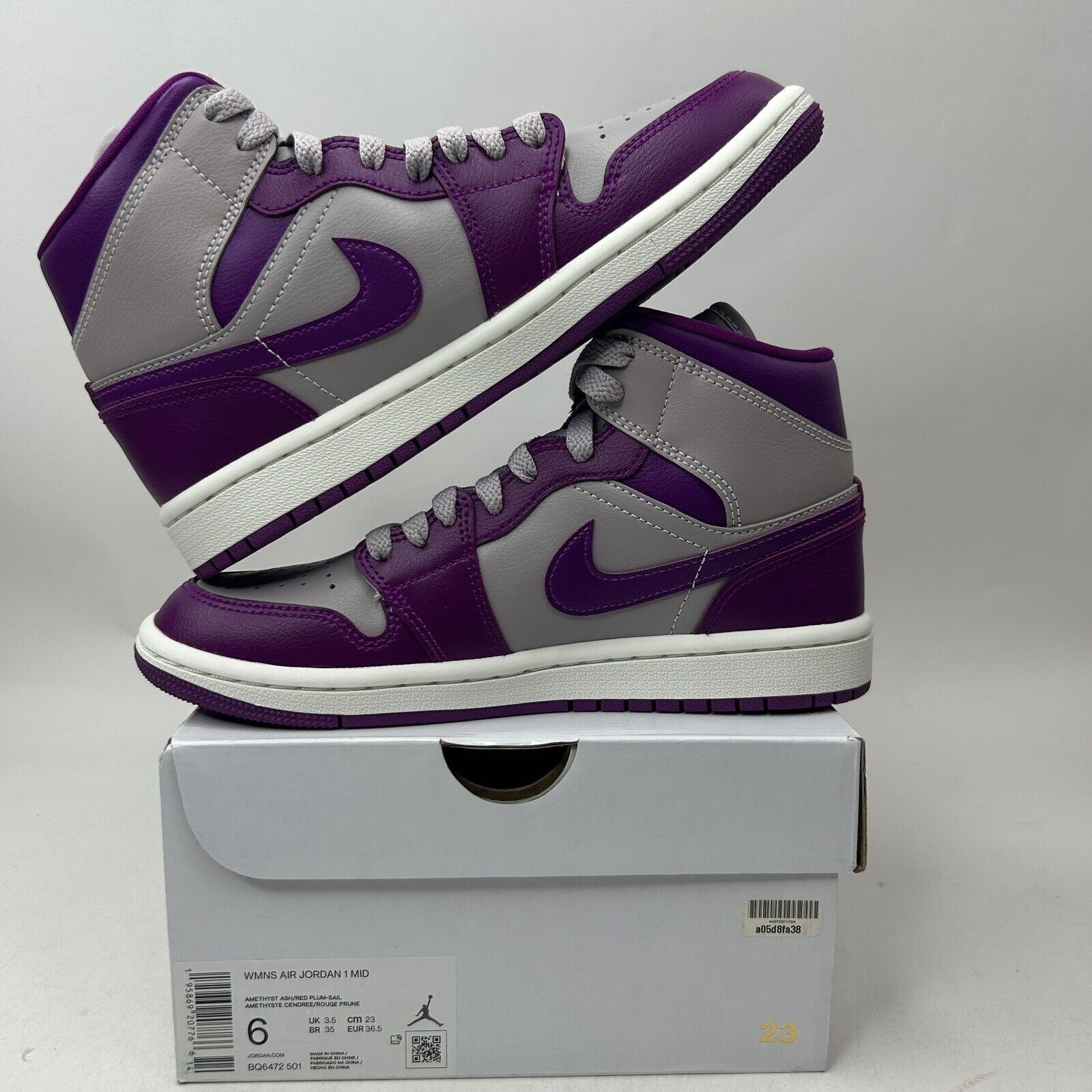 Jordan Brand Nike Air Jordan 1 Retro Mid WMNS “Magenta” 2023 Size US 6 / IT 36 - 3 Thumbnail