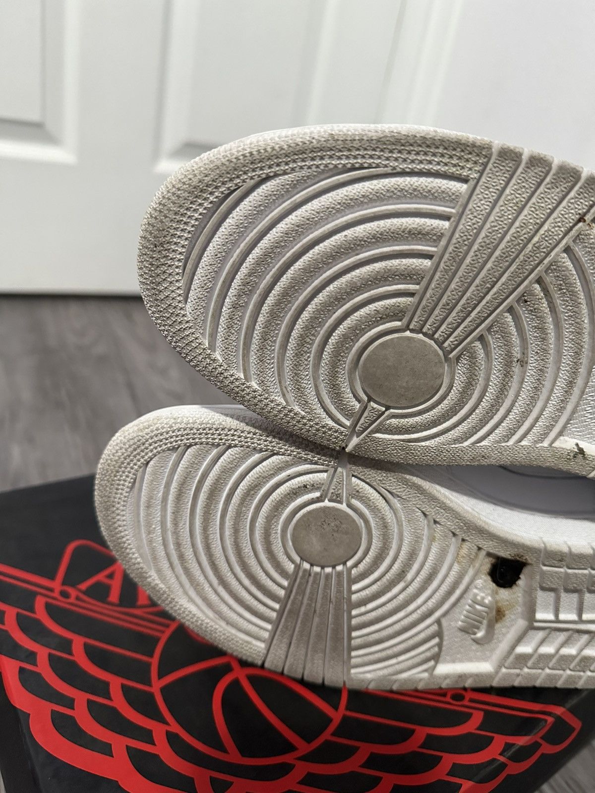 Jordan Brand × Nike Jordan 1 mid triple white 2020 Size US 8 / EU 41 - 11 Thumbnail