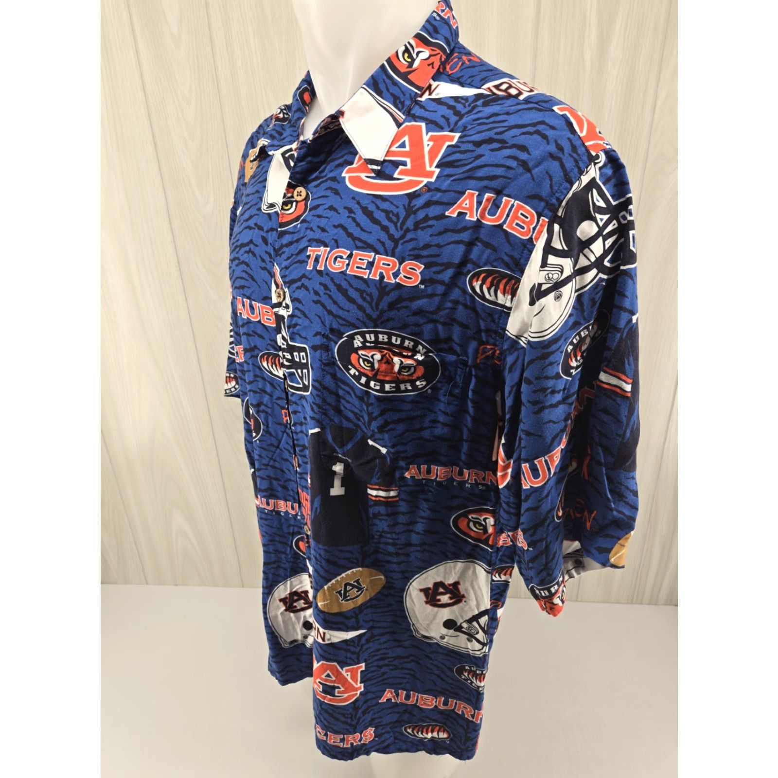 Reyn Spooner VINTAGE Reyn Spooner Auburn Tigers Shirt 2XL Blue Hawaiian Camp Vacation Football Men Short Sleeve Button-Up Collared Rayon Size US XXL / EU 58 / 5 - 4 Thumbnail