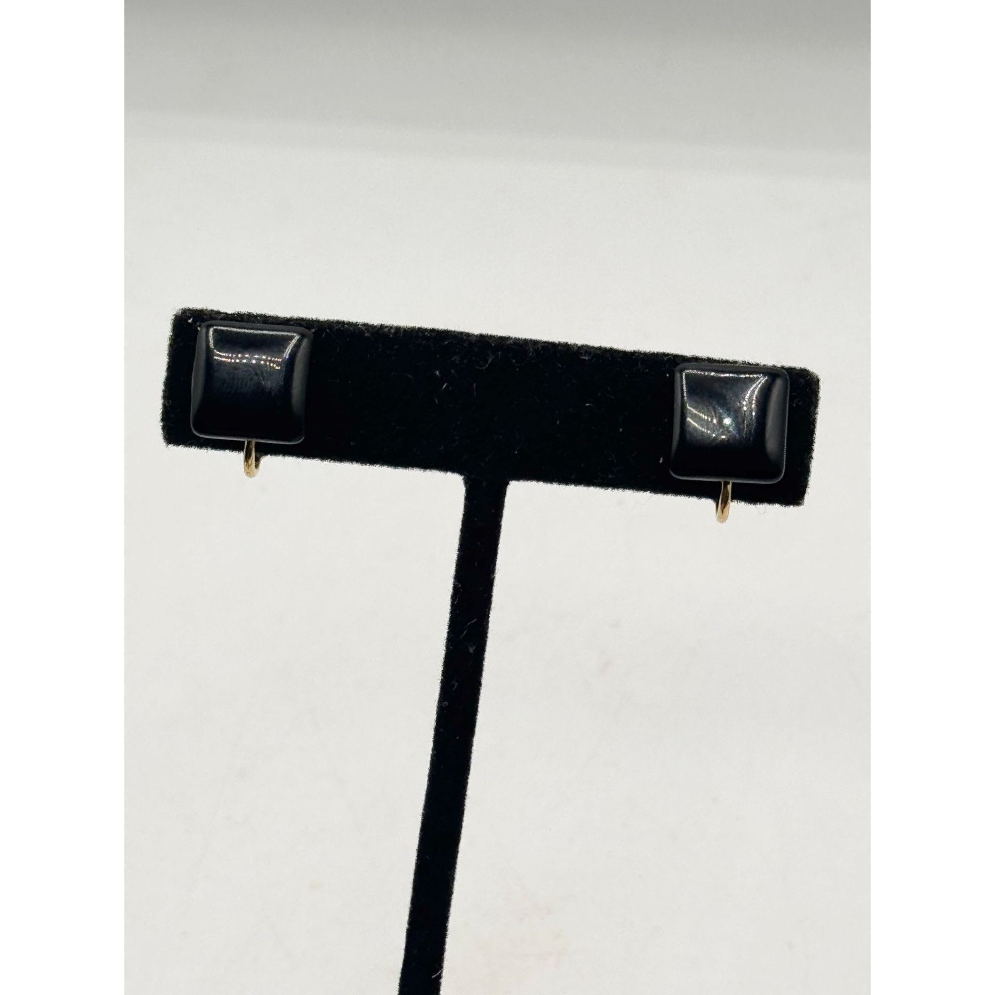 Vintage Crown Trifari vintage black square stud clip on earrings Size ONE SIZE - 3 Thumbnail