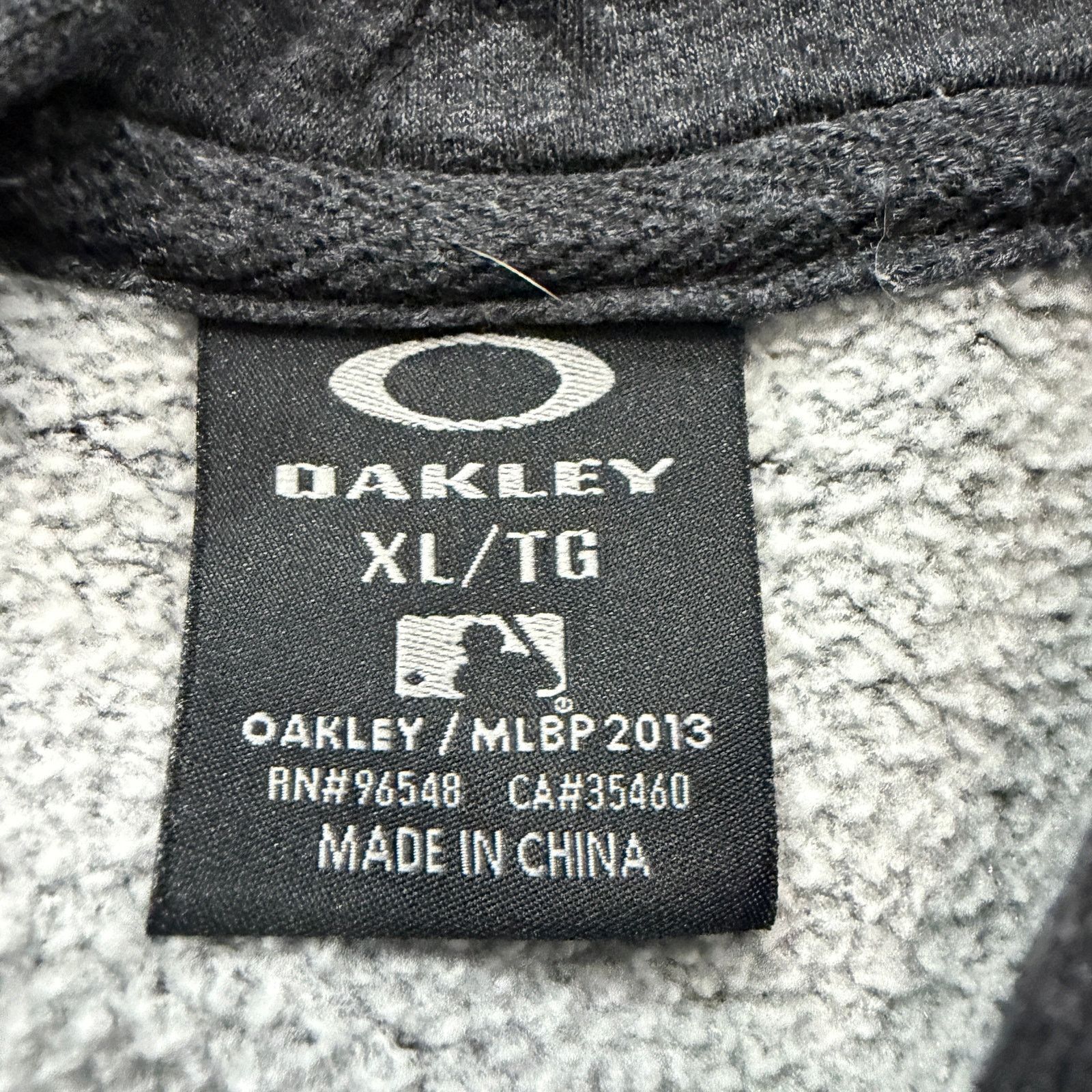 Oakley Oakley New York Yankees Hoodie Men's XL Gray Center Logo Size US XL / EU 56 / 4 - 7 Thumbnail