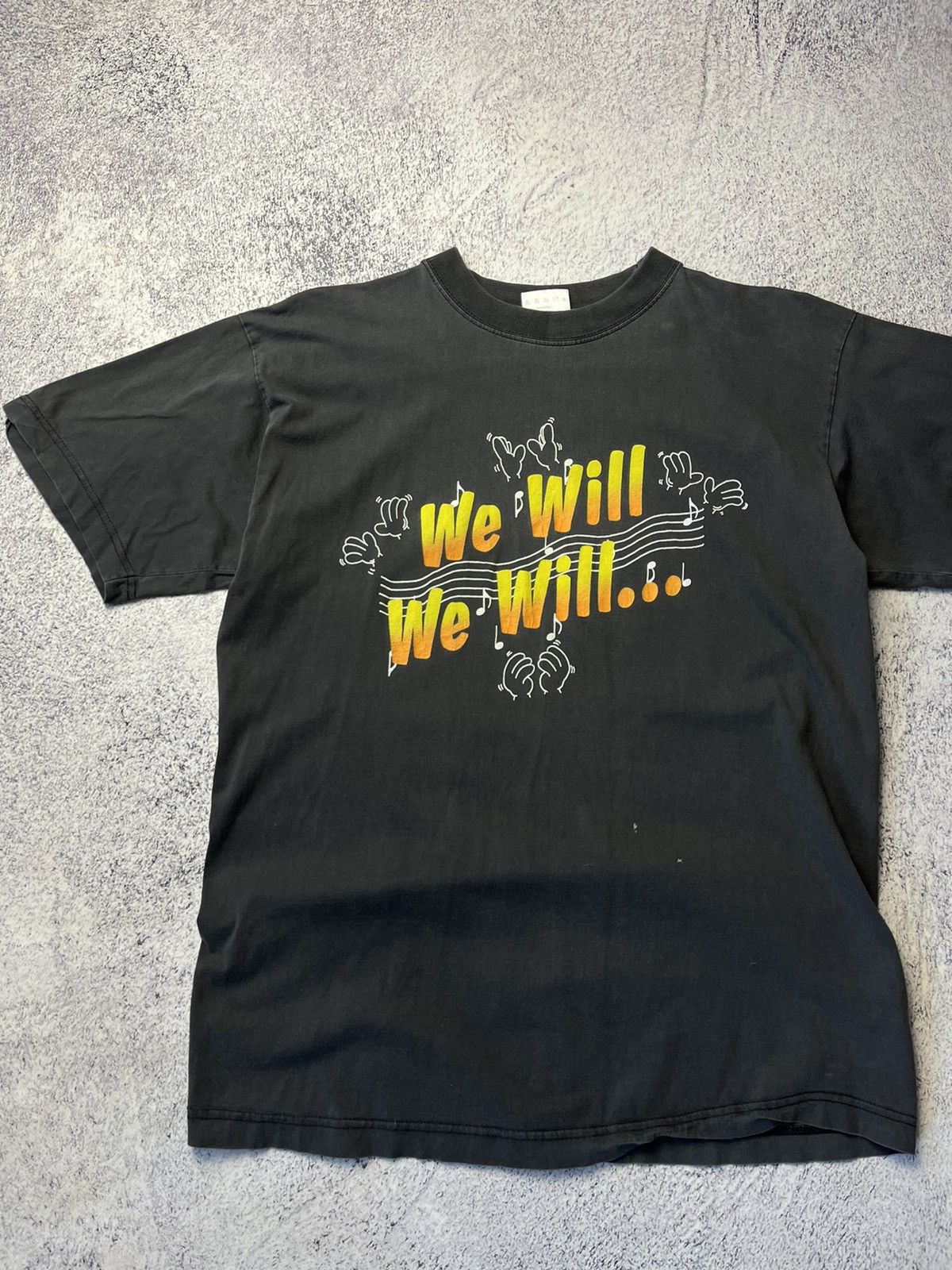 Band Tees Vintage T-shirt We Will We Will Rock You ! Queen Song Size US L / EU 52-54 / 3 - 4 Thumbnail