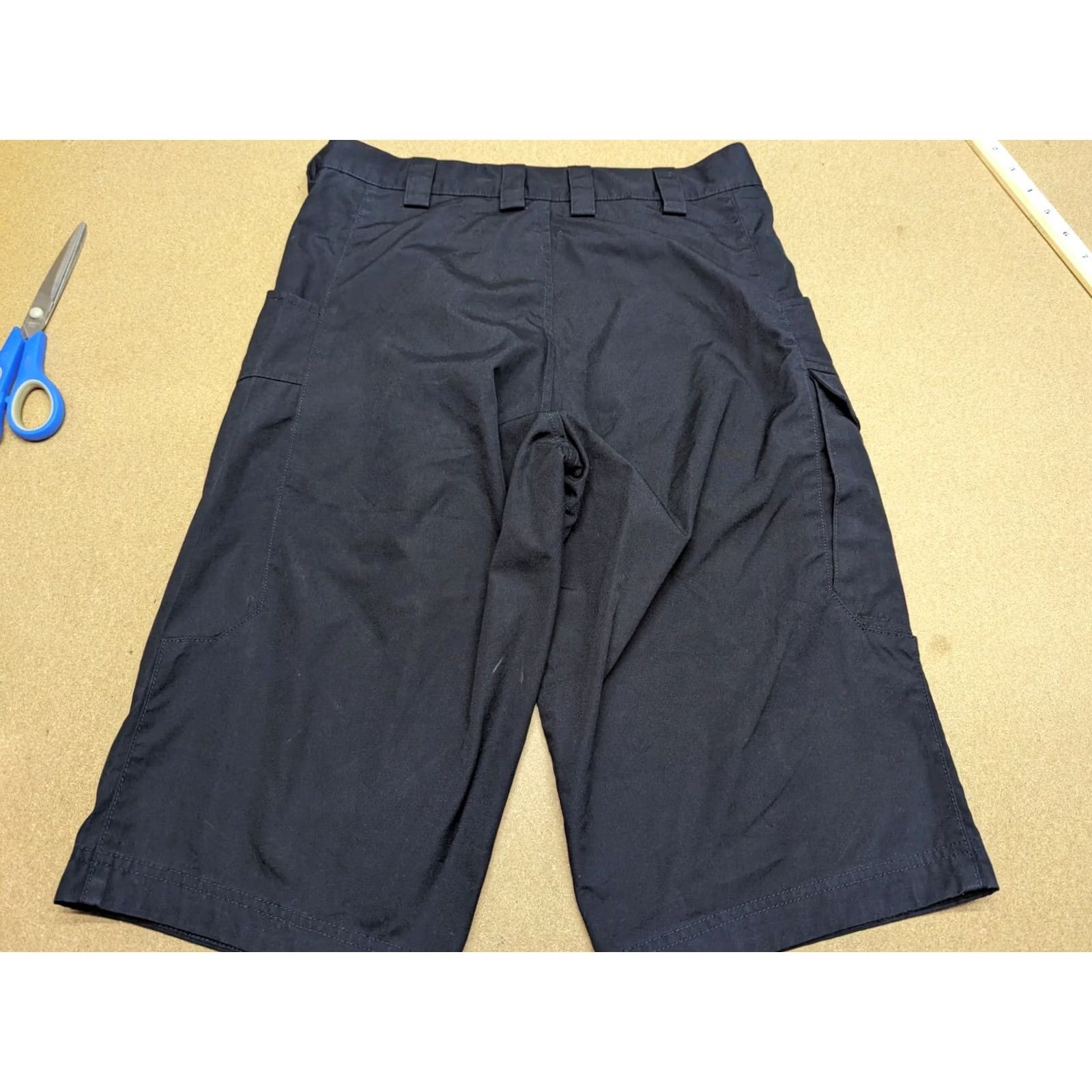 Vintage Lundhags Shorts Mens Size 46 Black Outdoor Hiking Gaupa Pockets Cargo Shirt? Size US 30 / EU 46 - 2 Thumbnail