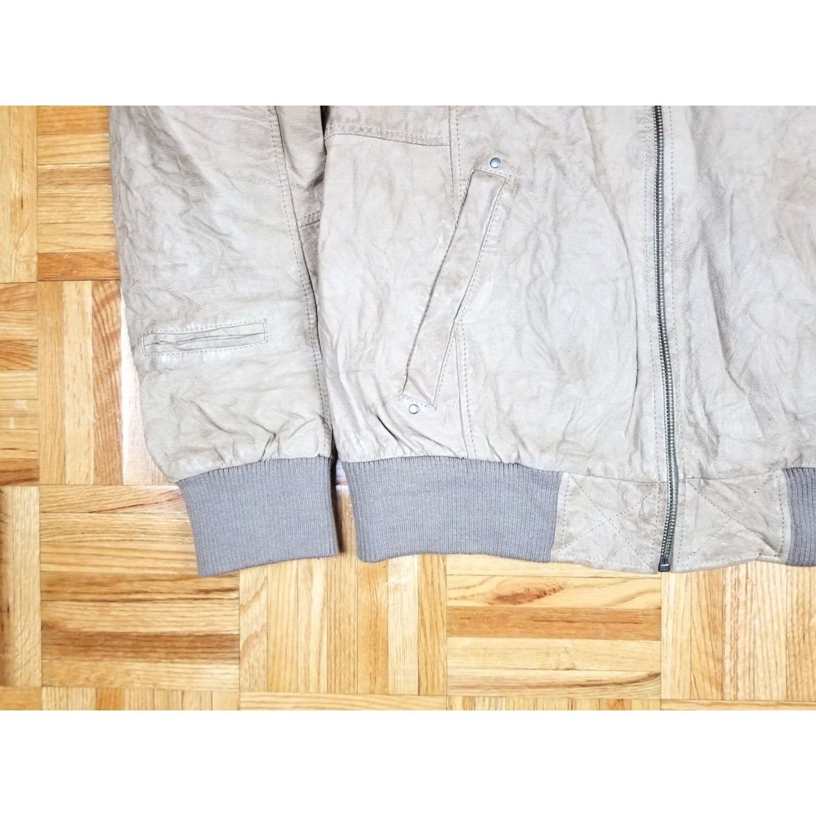 Vintage VINTAGE DANIER Distressed Leather Bomber Style Jacket SHIRT M Beige 27-28in 22in 19in Cross Shoulder Mens Size US M / EU 48-50 / 2 - 4 Thumbnail