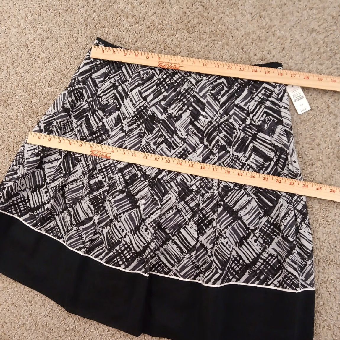 Talbots Talbots Skirt Petite 12P Gray Geometric Knee Length Pleated Dry Clean Only Cotton Silk Lightweight Lined Women Skirt Mens? No, Women Size 34" / US 12 / IT 48 - 2 Thumbnail