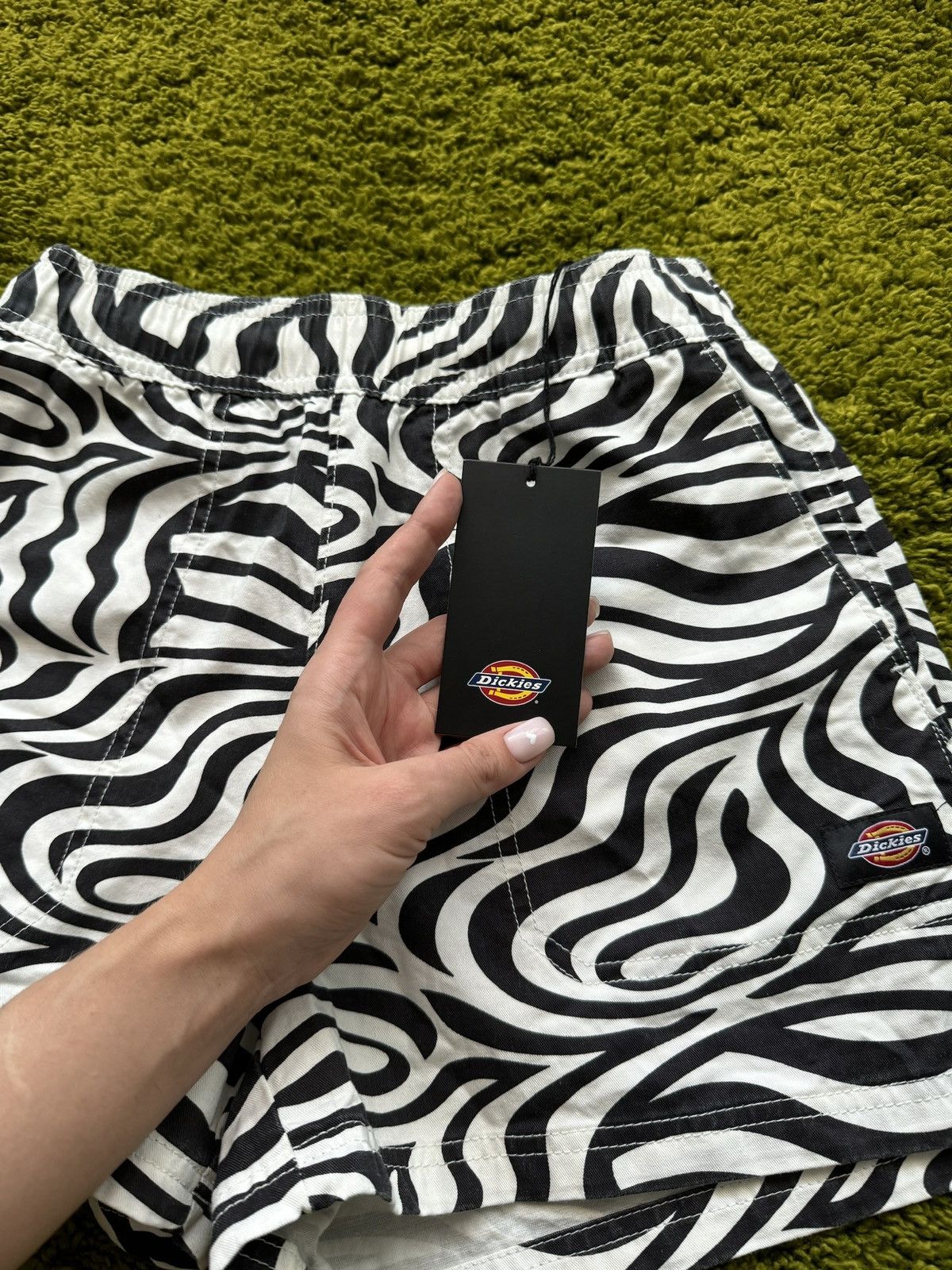 Designer × Dickies Dickies NWT zebra pattern shorts Size 25" / US 0 / IT 36 - 6 Thumbnail