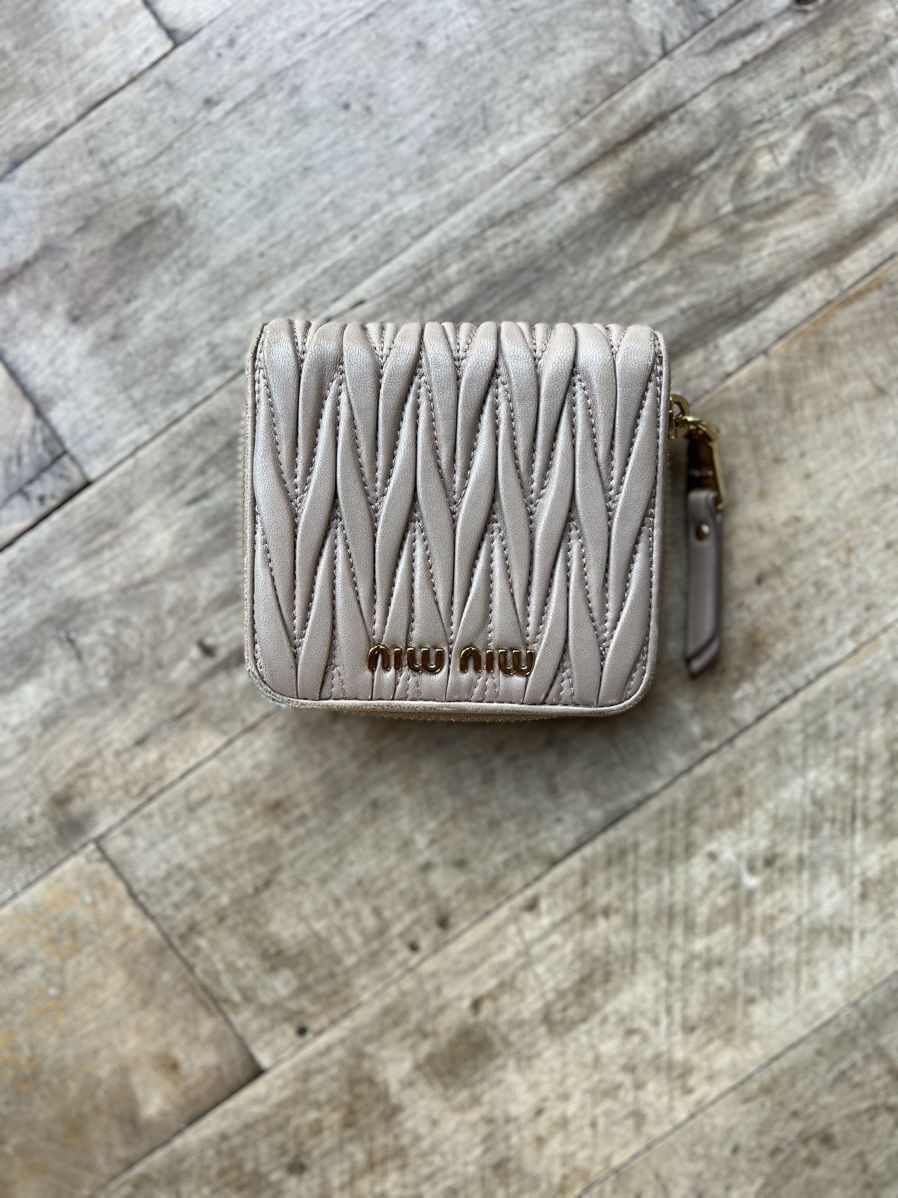 Miu Miu Miu miu lamb skin wallet Size M / US 6-8 / IT 42-44 - 1 Thumbnail