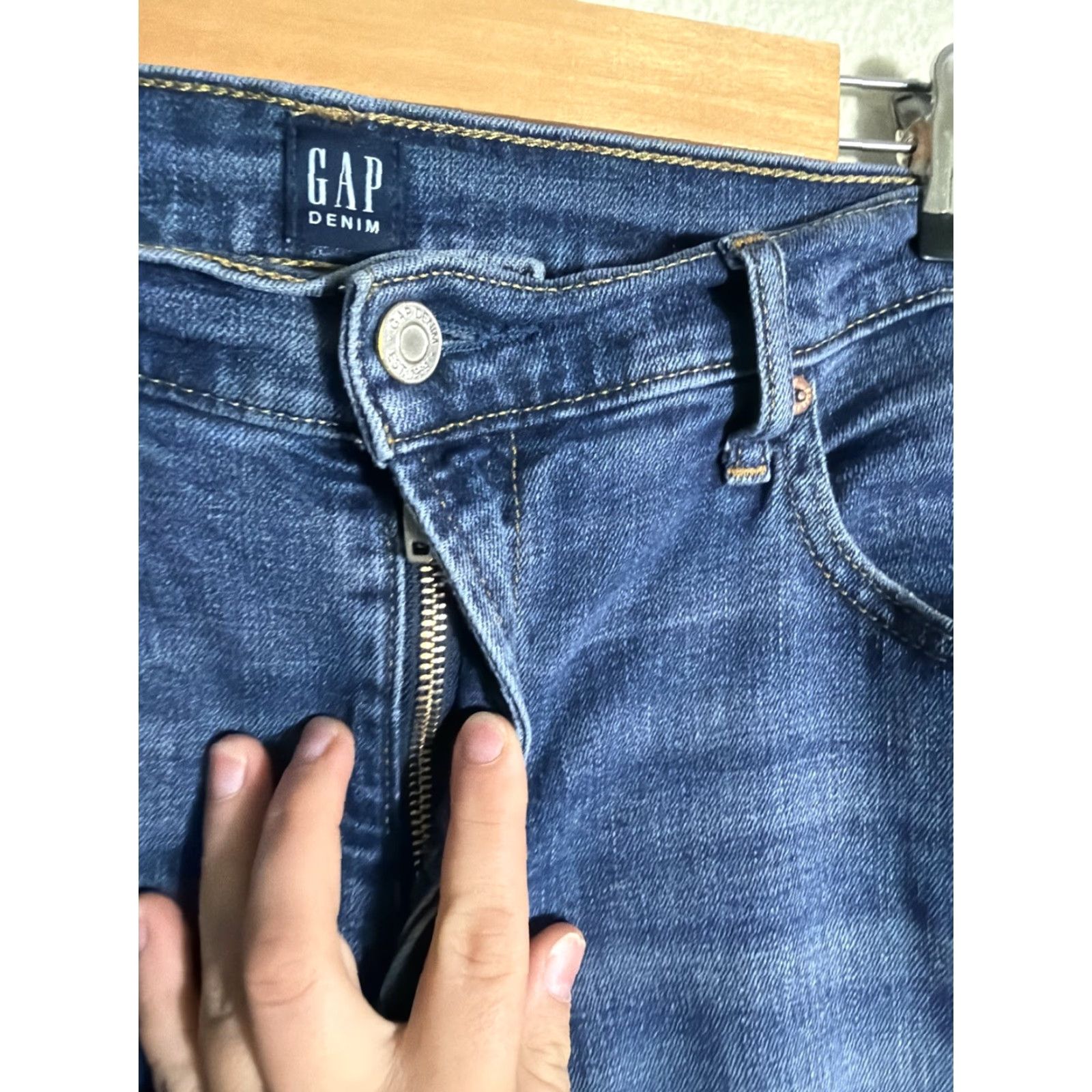 Gap Gap Girlfriend Jeans Medium Wash Women’s Size 10 Straight 32x29 Size 32" / US 10 / IT 46 - 6 Thumbnail