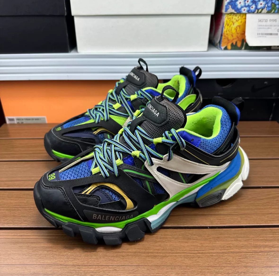 Balenciaga Balenciaga Blue Lowtop Sneakers 6 Men Size US 6 / EU 39 - 1 Thumbnail