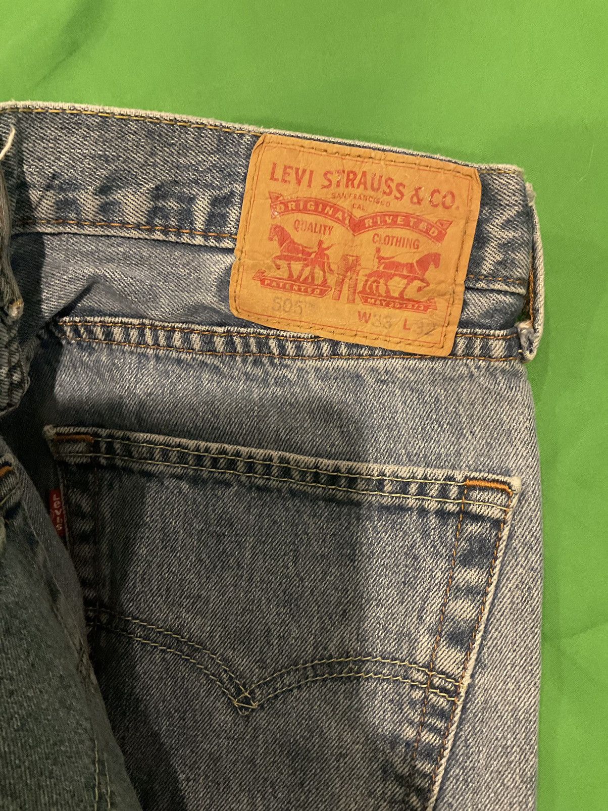 Levi's × Vintage Vintage Levi's 505 jeans in a unique faded denim Size US 33 - 2 Thumbnail
