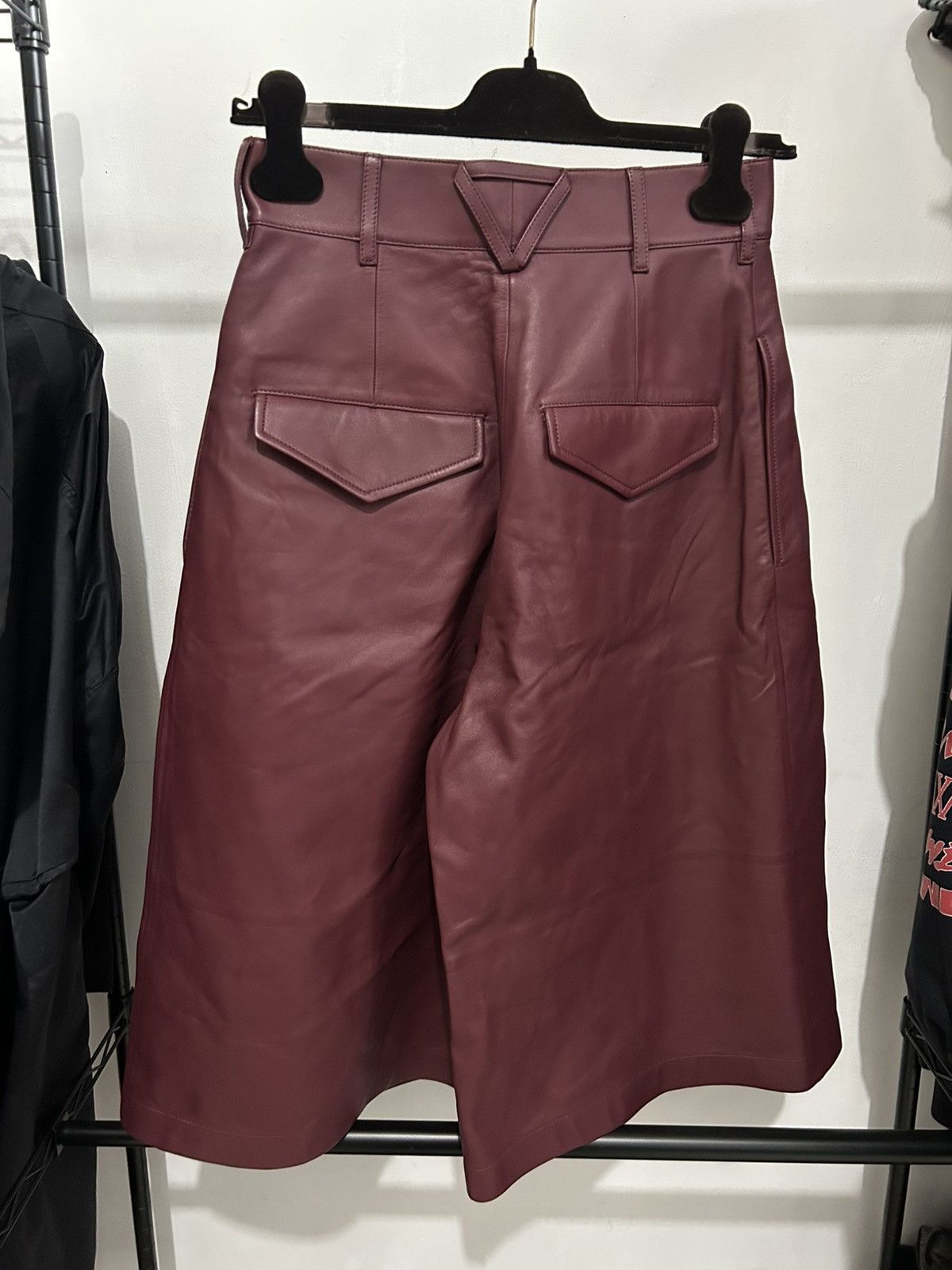 Bottega Veneta Bottega Veneta Lambskin Pleated Shorts Size US 27 - 2 Thumbnail
