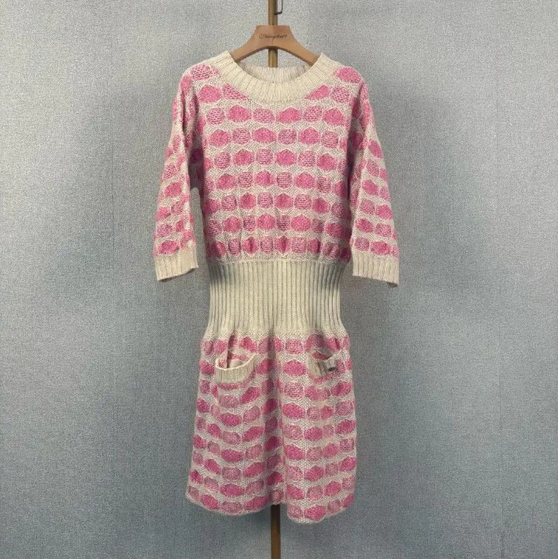 Chanel Chanel Color-Block Cashmere Dress for Women 0089 Size M / US 6-8 / IT 42-44 - 1 Thumbnail