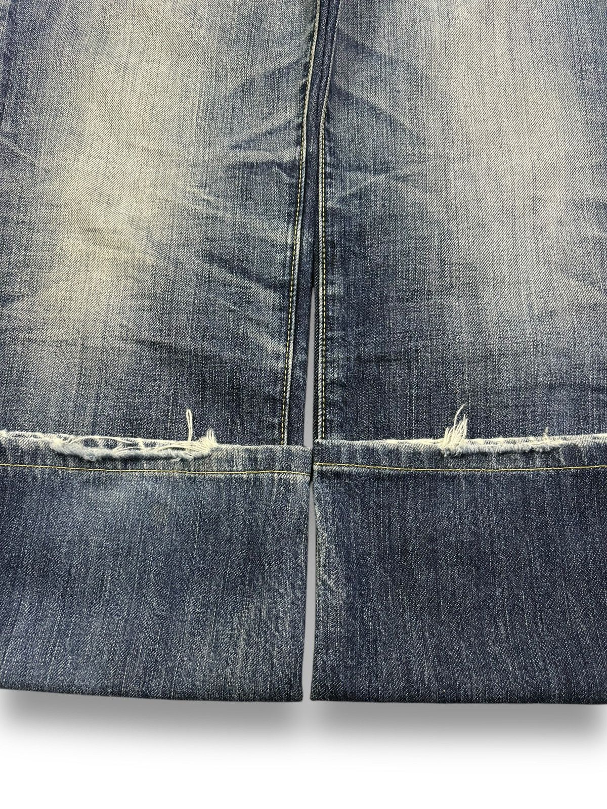 Undercover × Uniqlo Vintage Uniqlo UJ S002 Blue Wash Loose Distressed Jeans Size US 34 / EU 50 - 8 Thumbnail