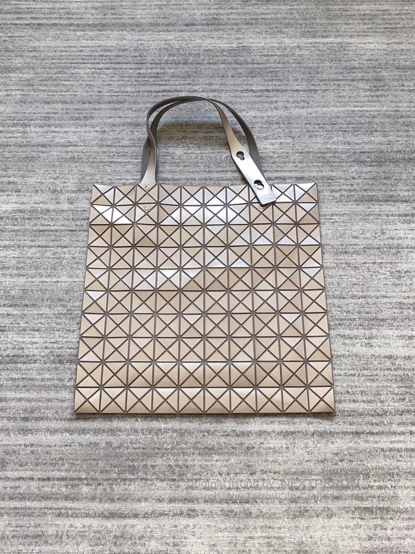 Issey Miyake Issey Miyake Metallic Gray Tote Bag. Size ONE SIZE - 2 Thumbnail