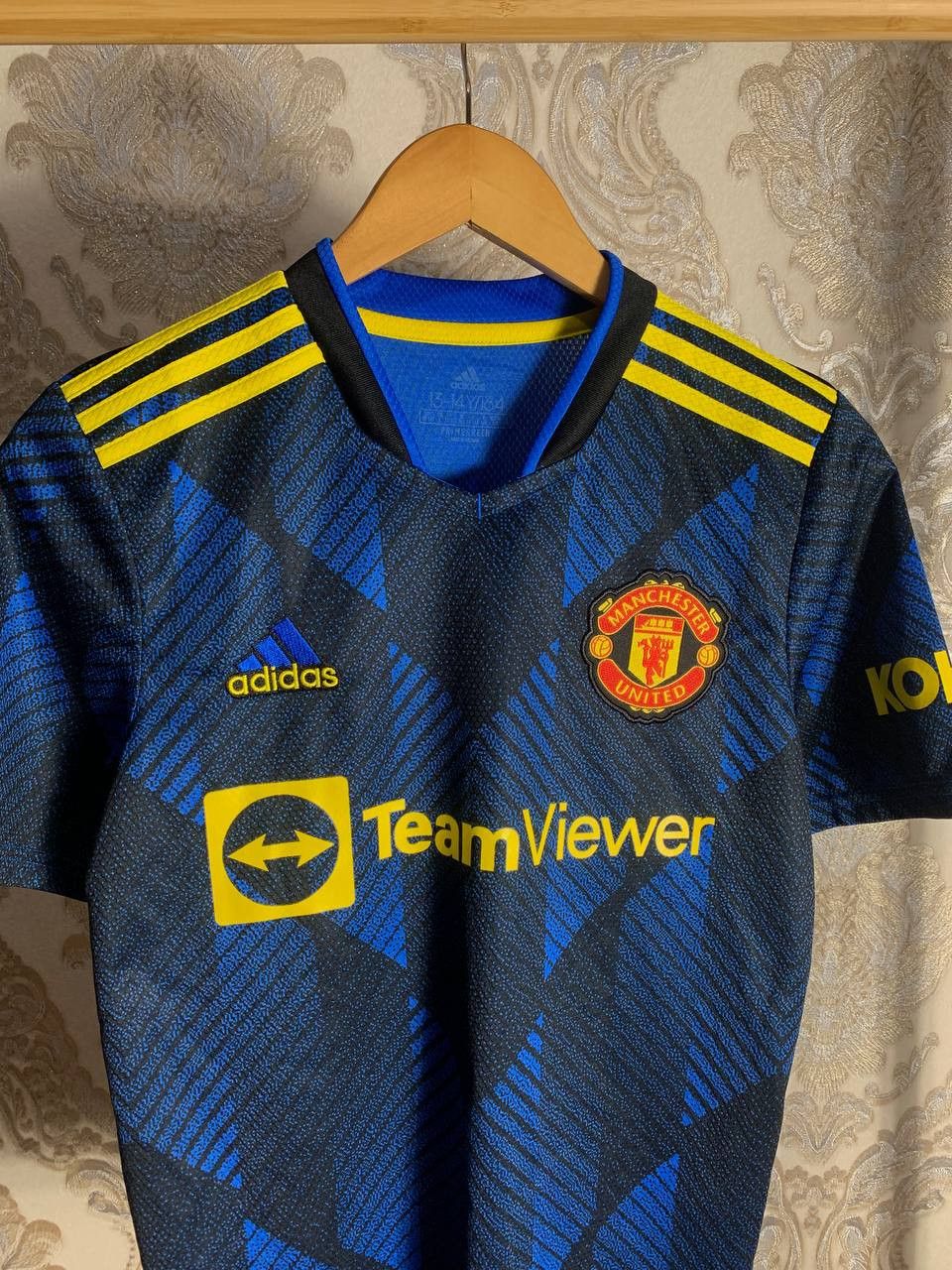 Adidas Vintage Adidas FC Manchester United England Soccer Jersey Size US XS / EU 42 / 0 - 3 Thumbnail